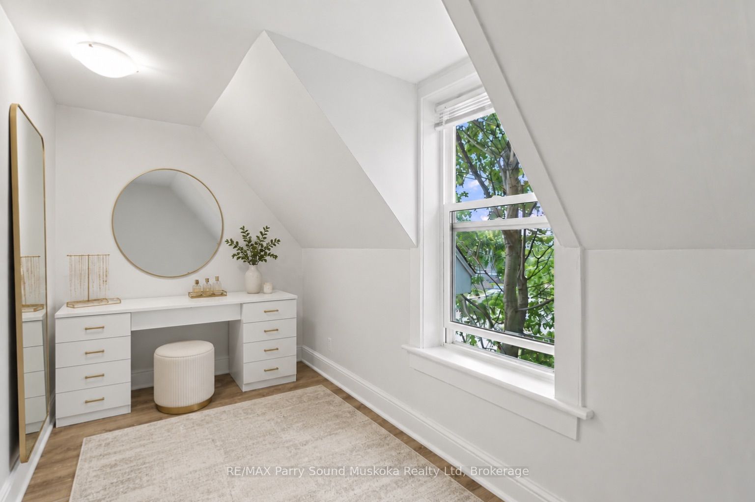 18 William Street Property Photo 34