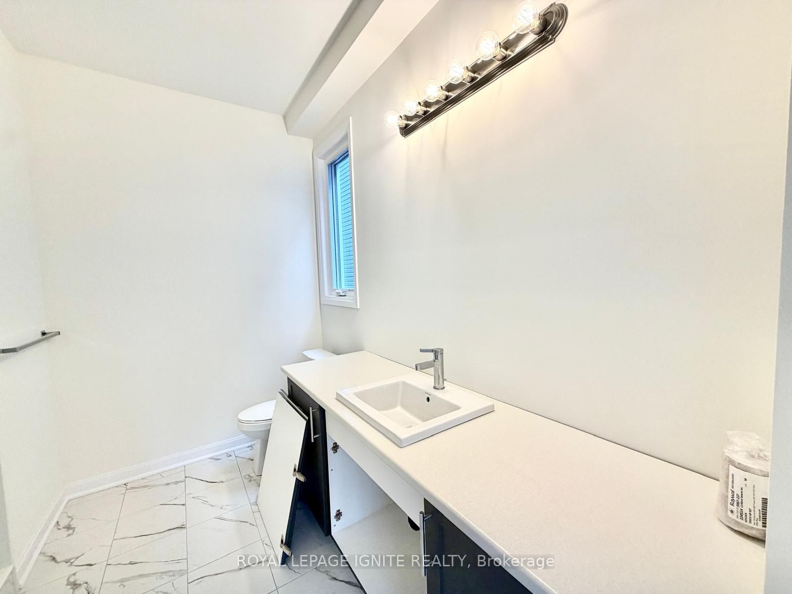 21 Royal Oak Crescent Property Photo 16