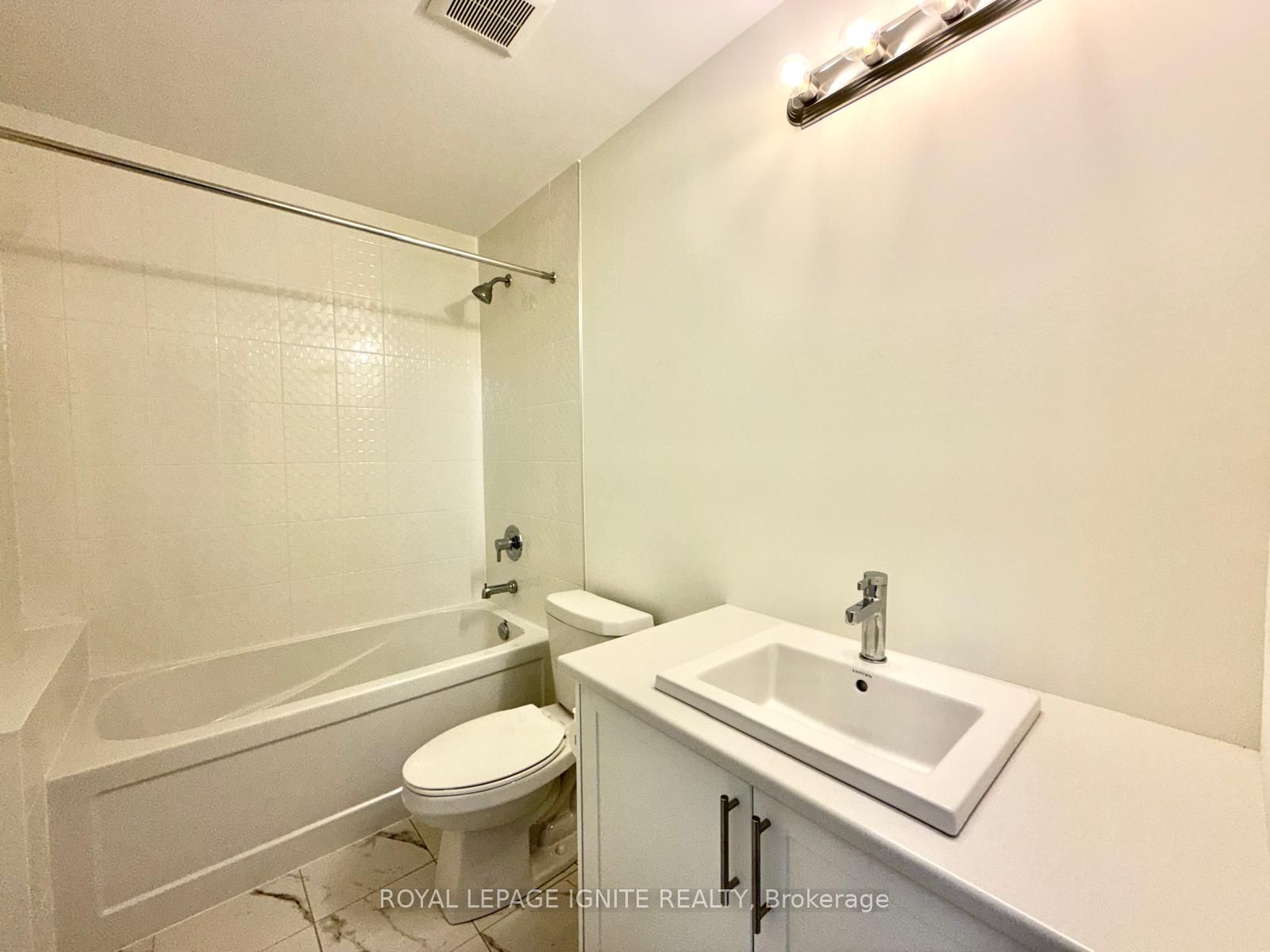 21 Royal Oak Crescent Property Photo 17