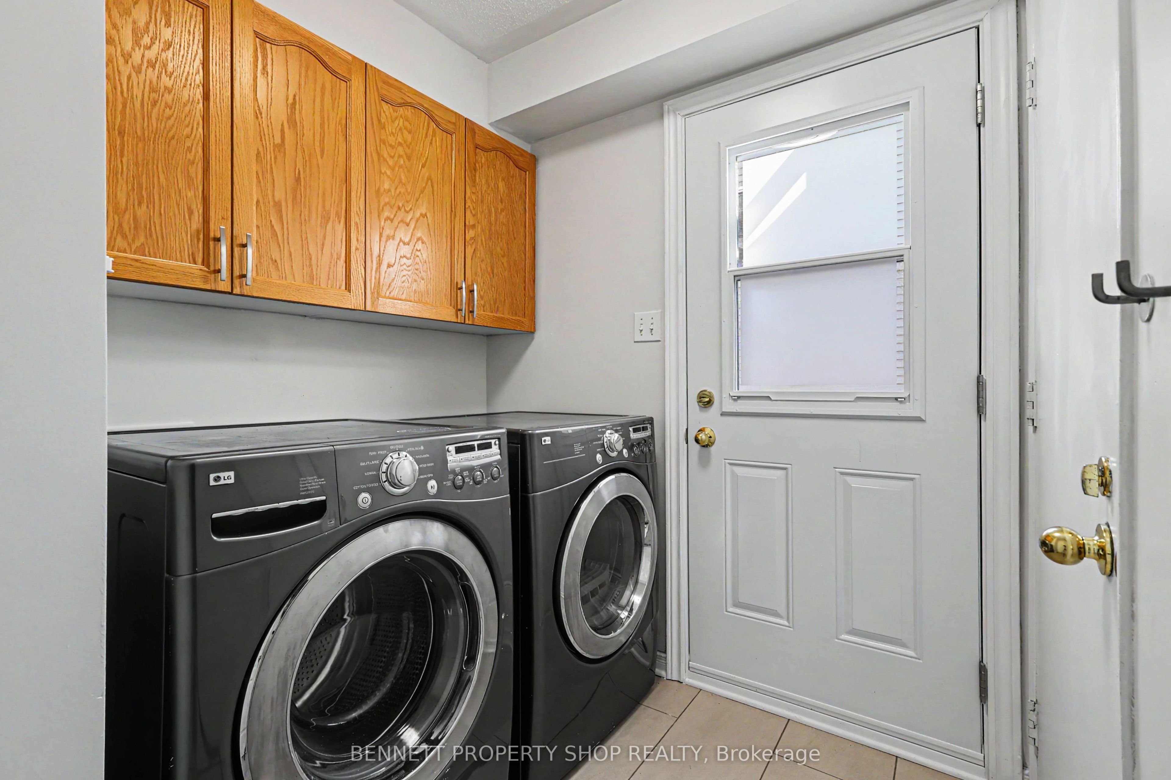 82 Emerald Meadows Drive Property Photo 8