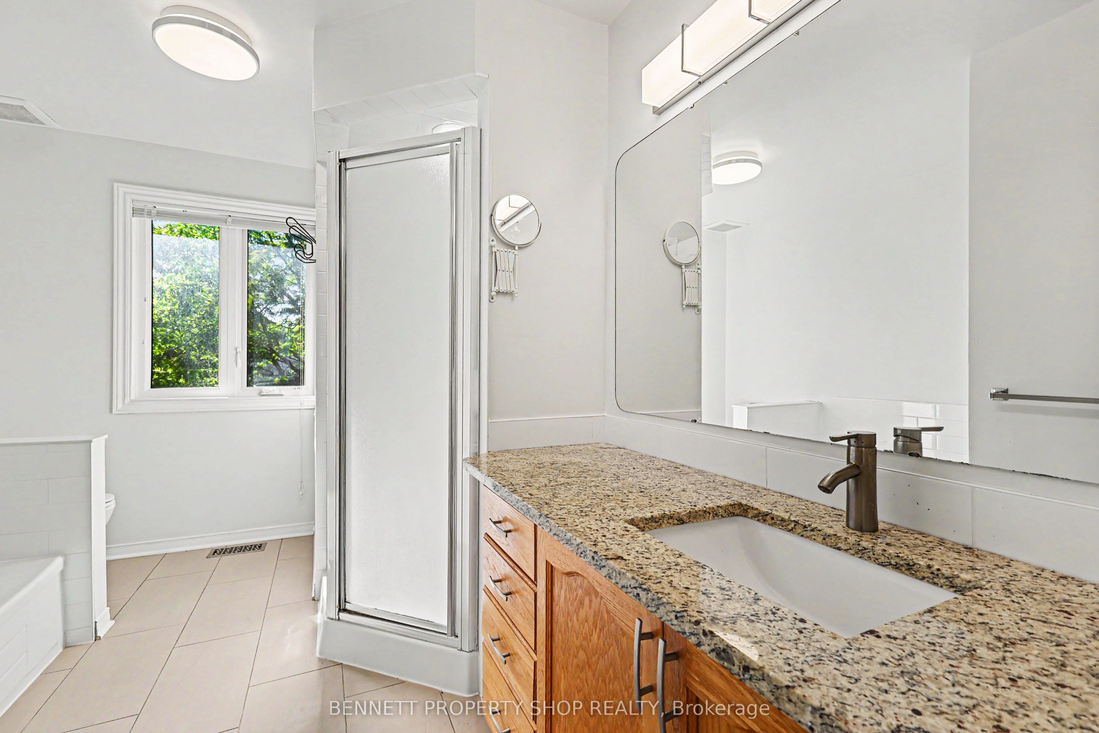 82 Emerald Meadows Drive Property Photo 10