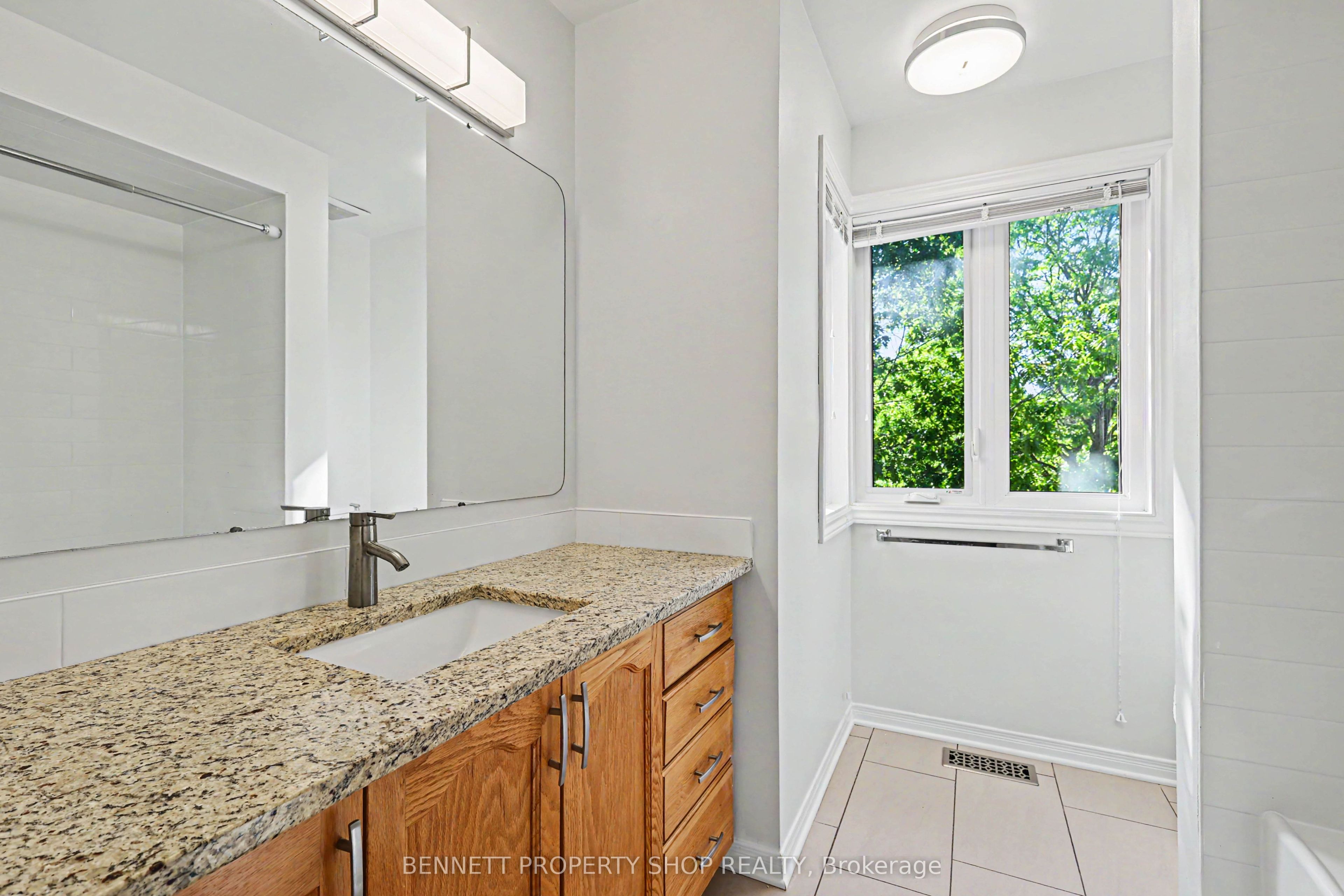 82 Emerald Meadows Drive Property Photo 13