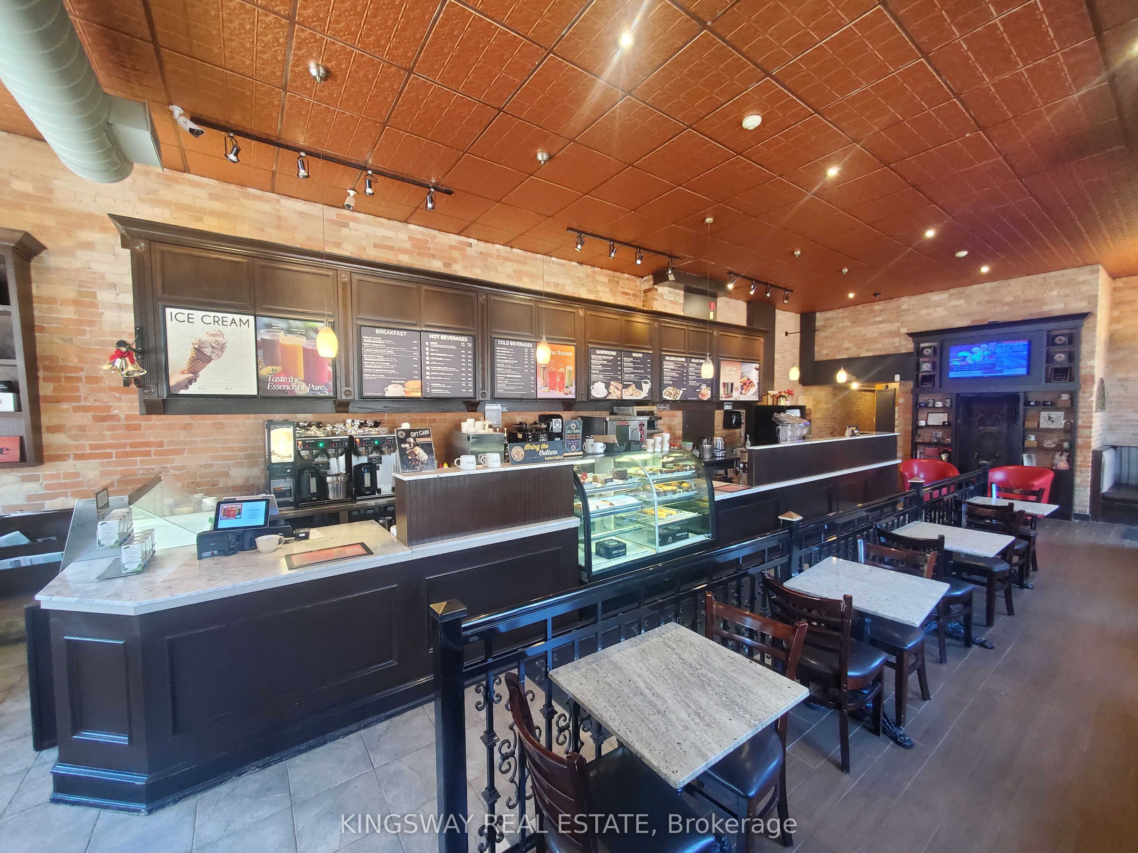 433 Dundas Street Property Photo 3