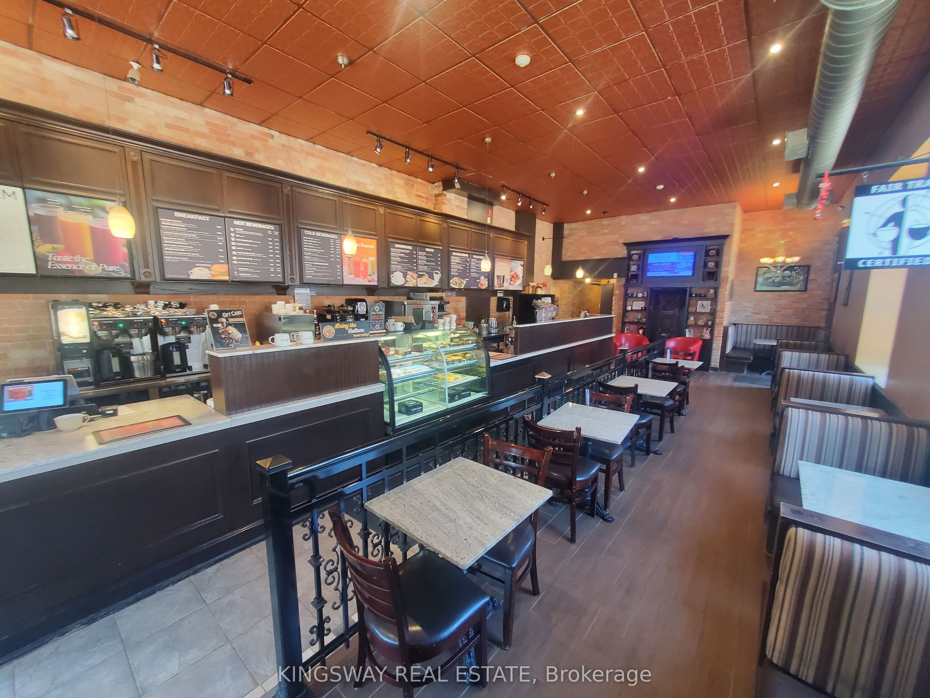 433 Dundas Street Property Photo 5