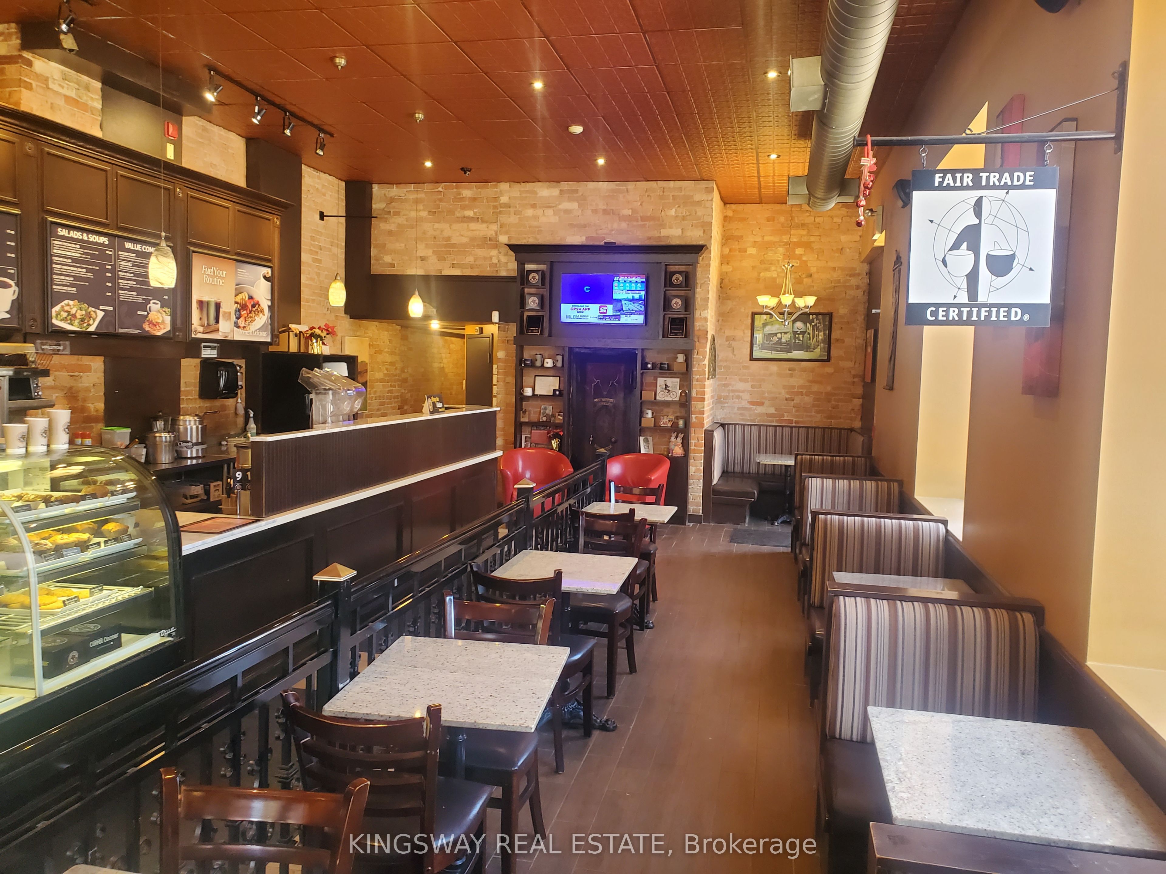 433 Dundas Street Property Photo 6