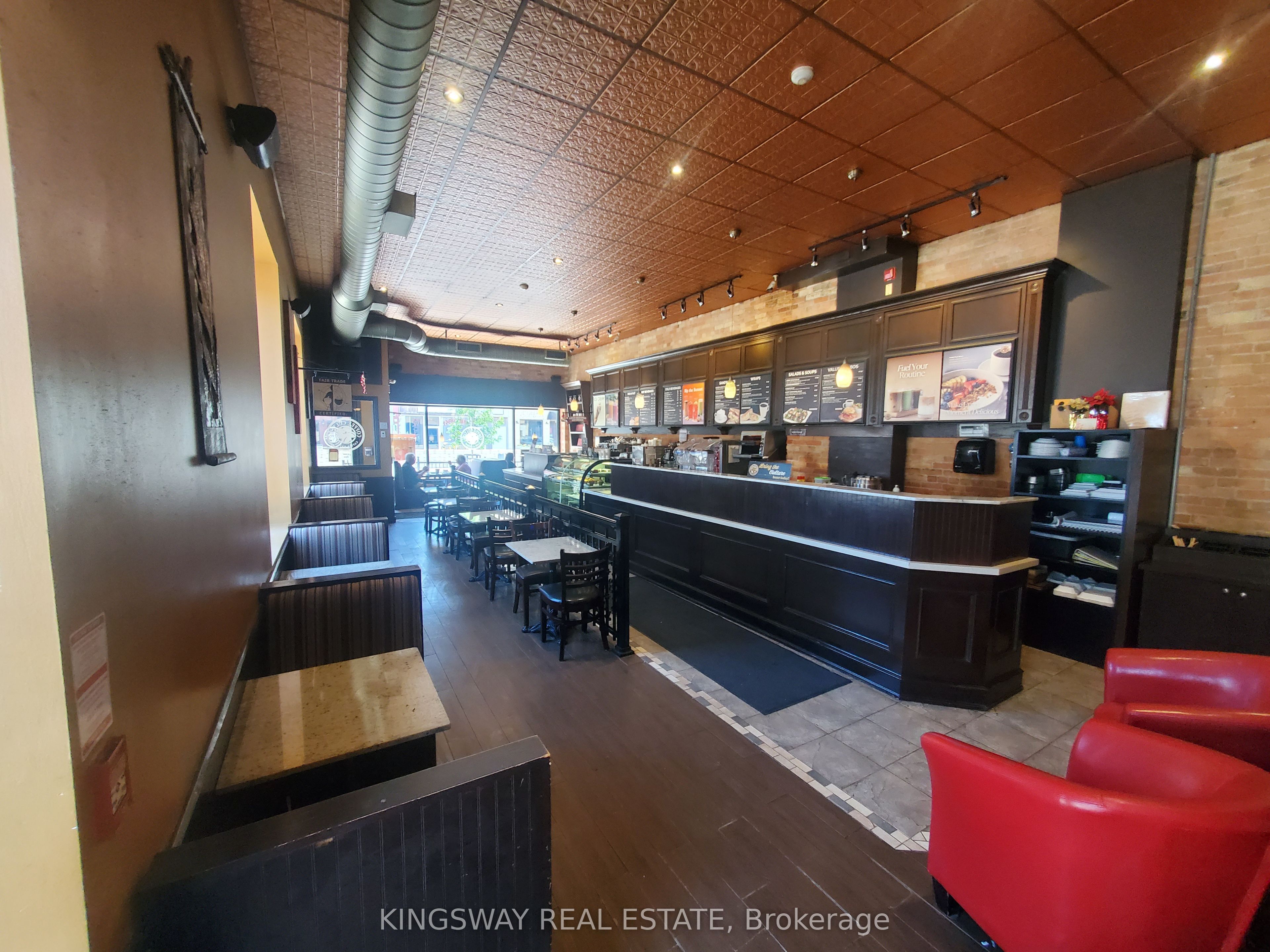 433 Dundas Street Property Photo 7