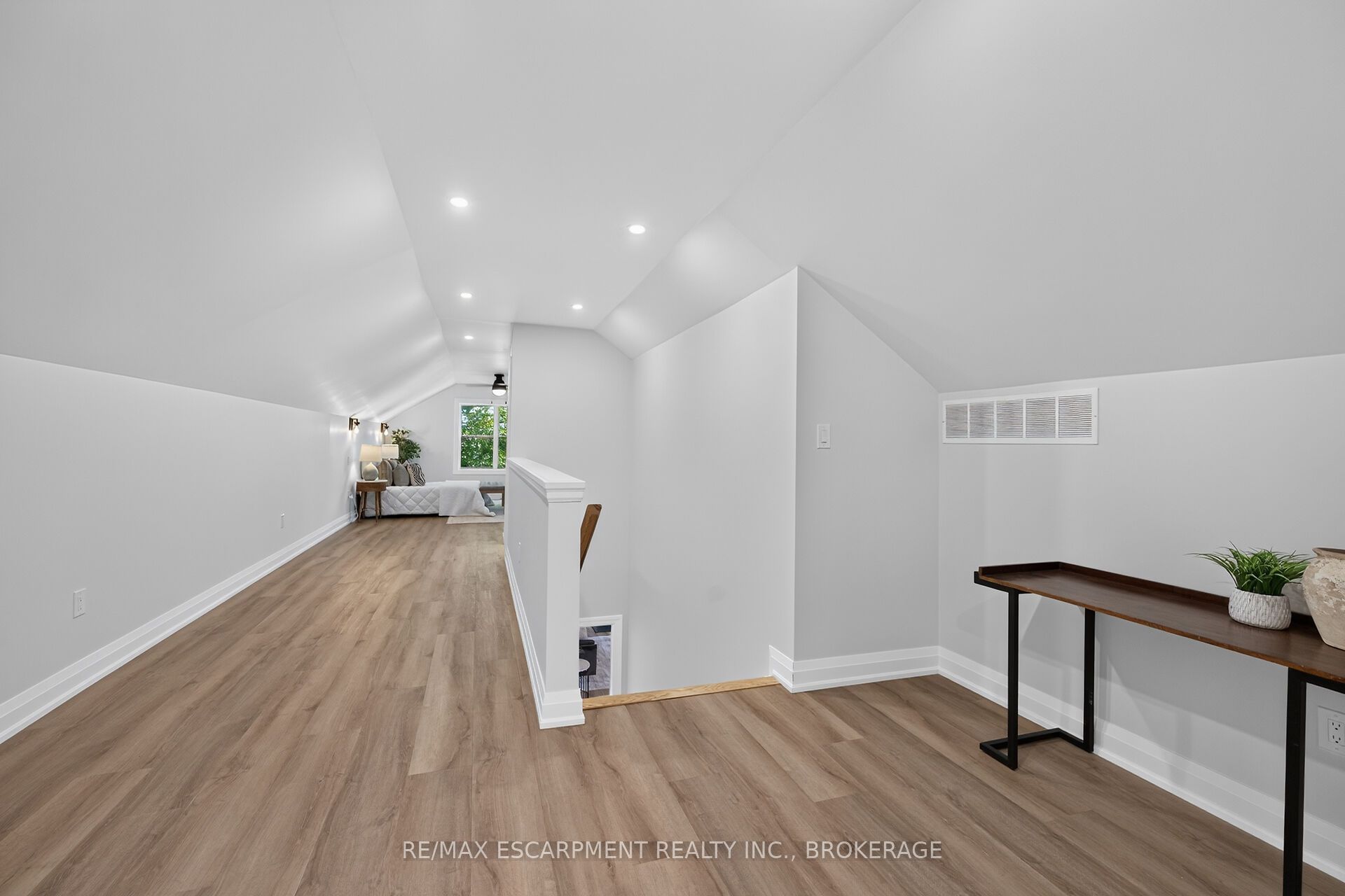 27 Church Street E Property Photo 25