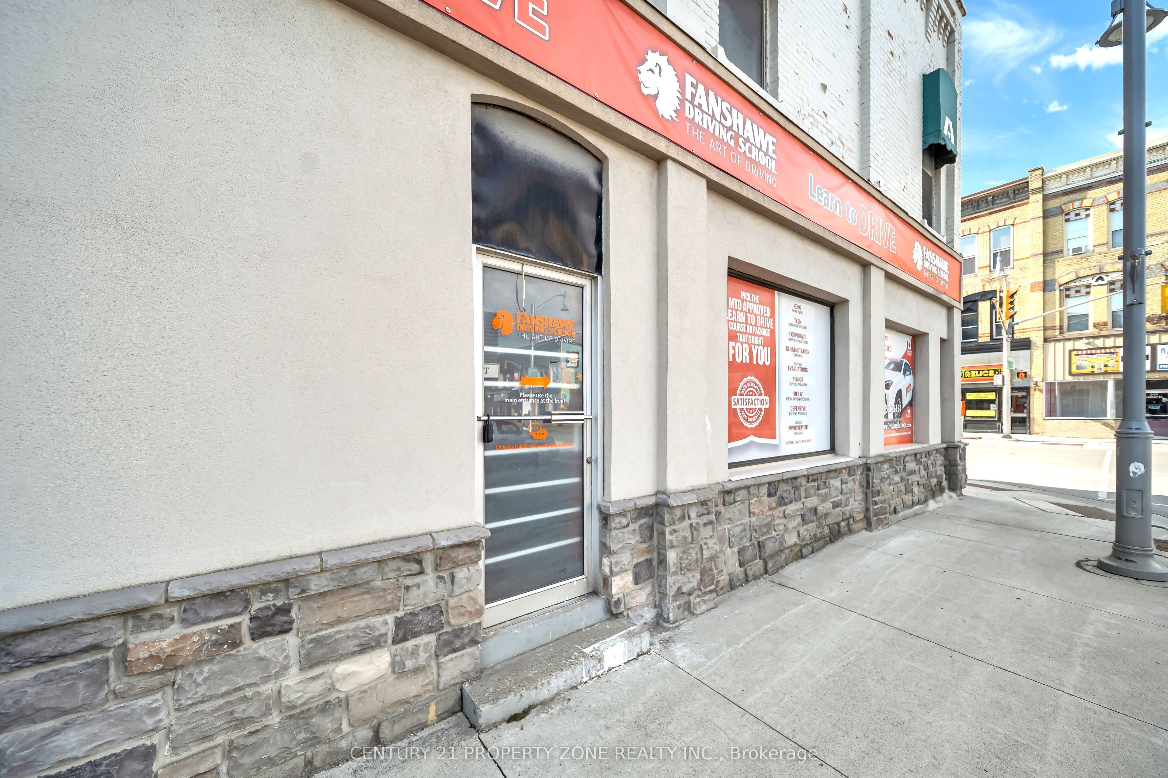 370 Talbot Street Property Photo 16