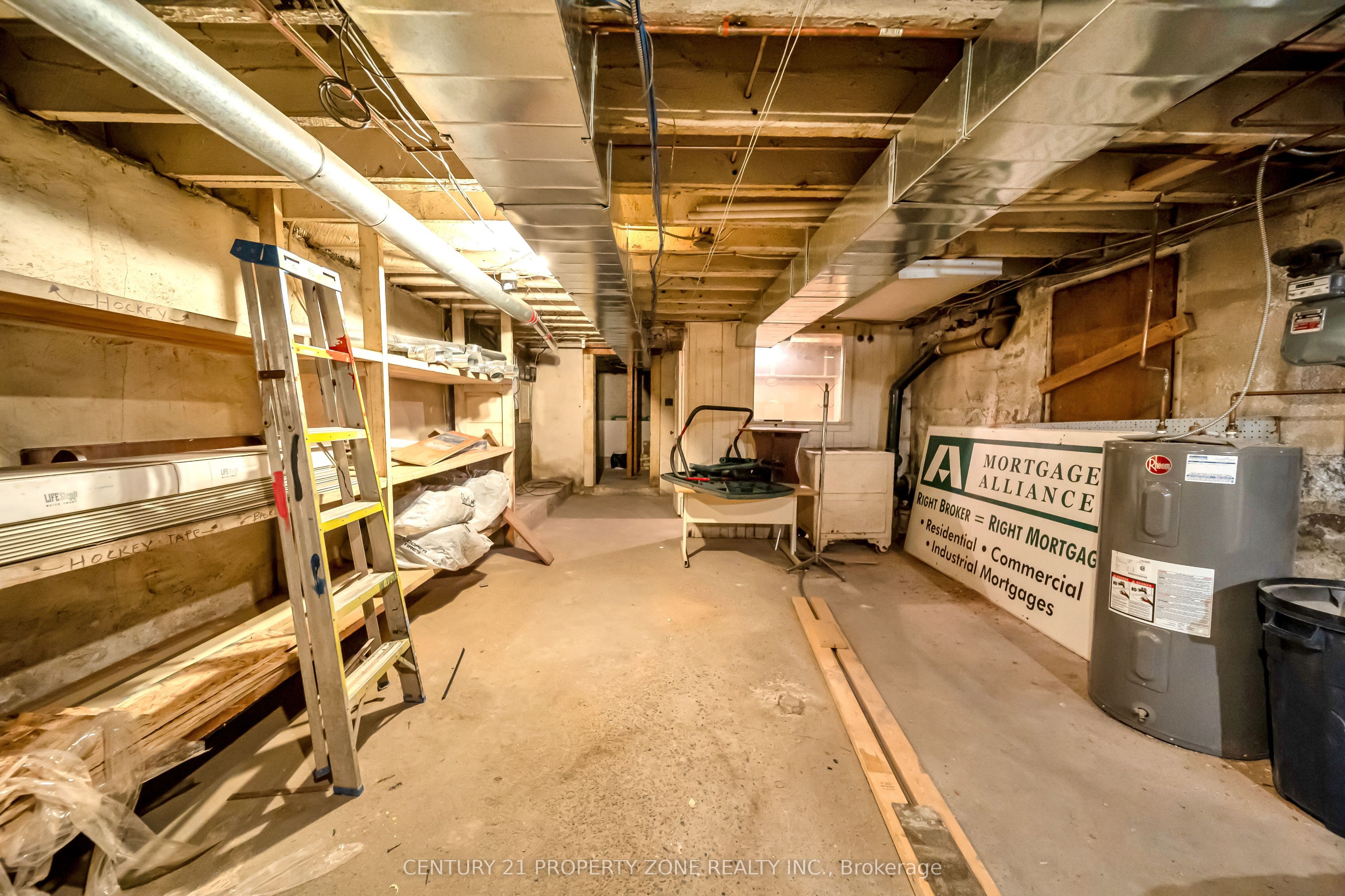 370 Talbot Street Property Photo 35