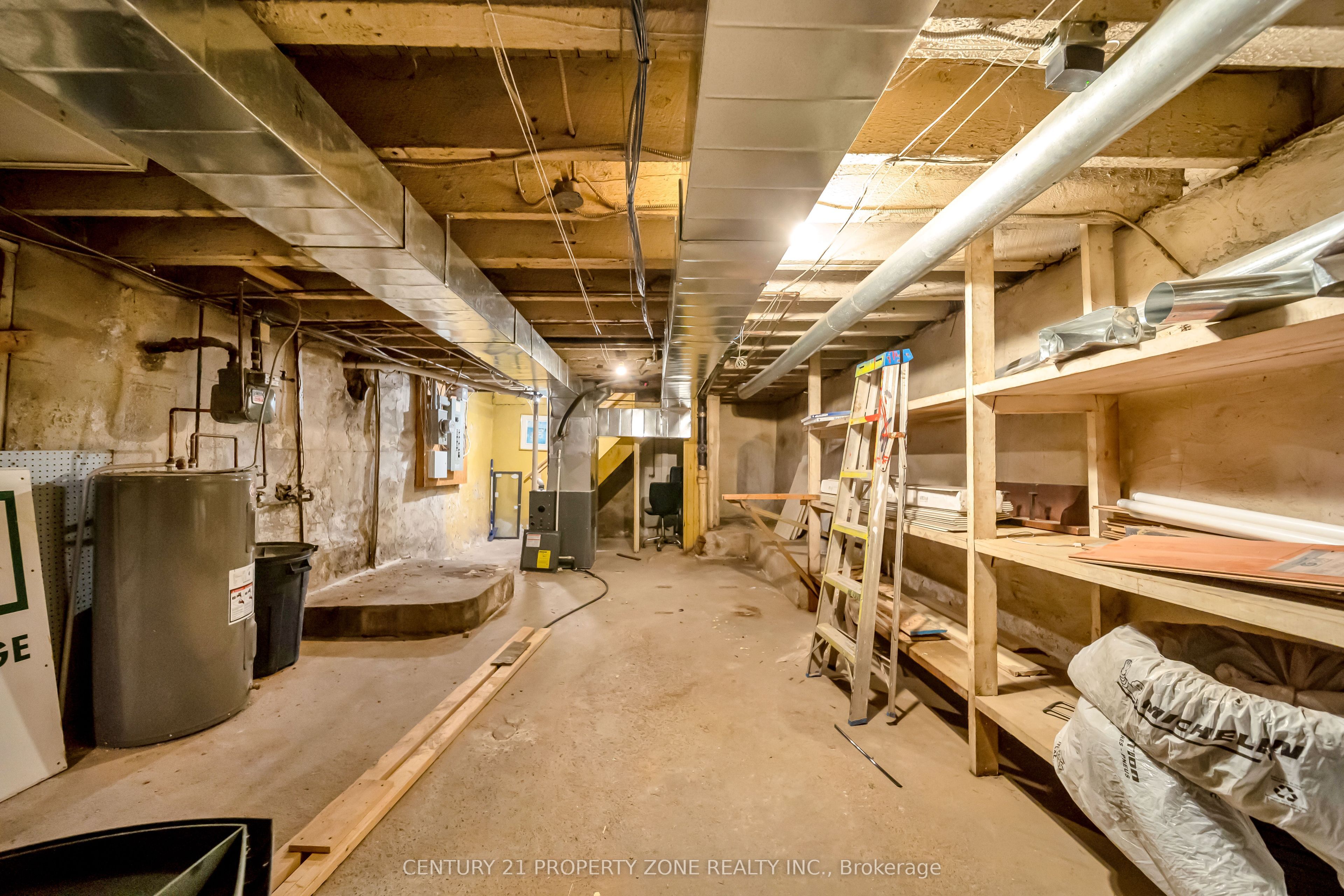 370 Talbot Street Property Photo 37