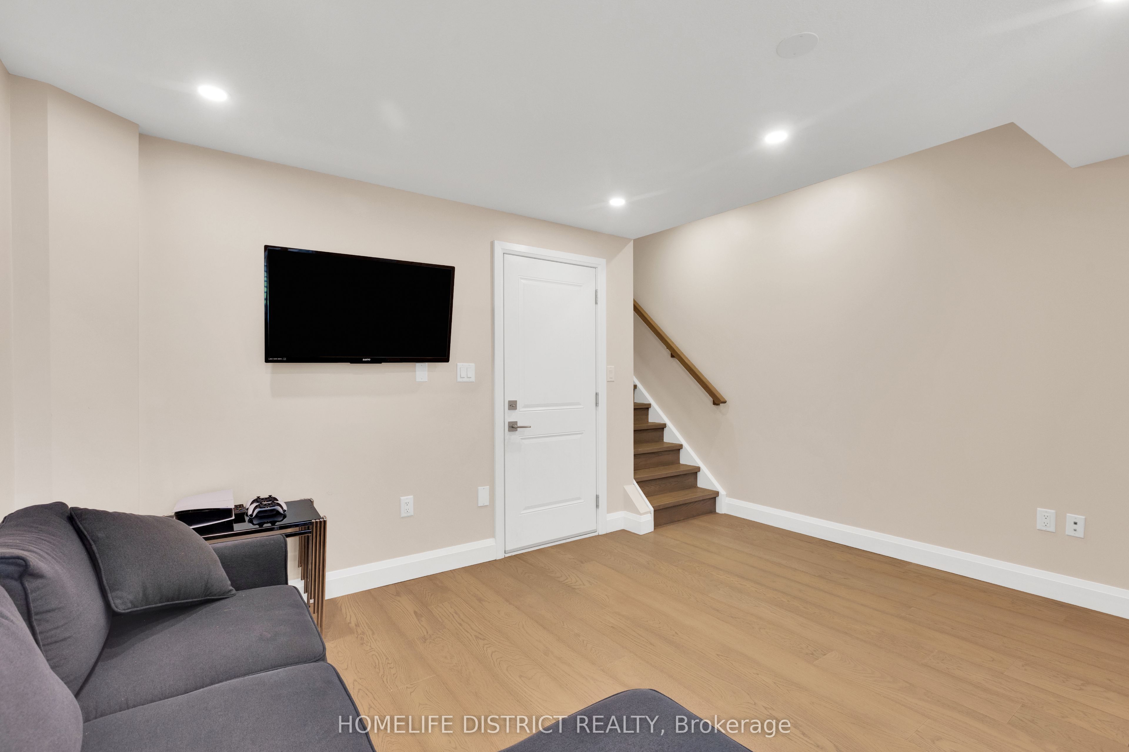 1169 Garner Road E 68 Property Photo 15