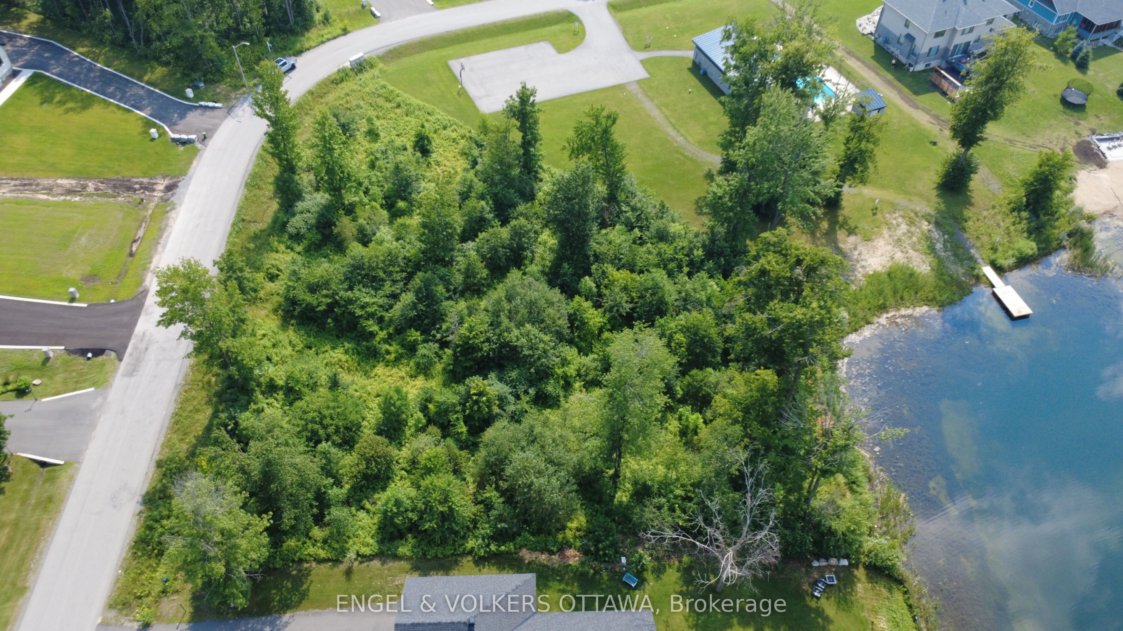 576 Shoreway Drive Property Photo 1