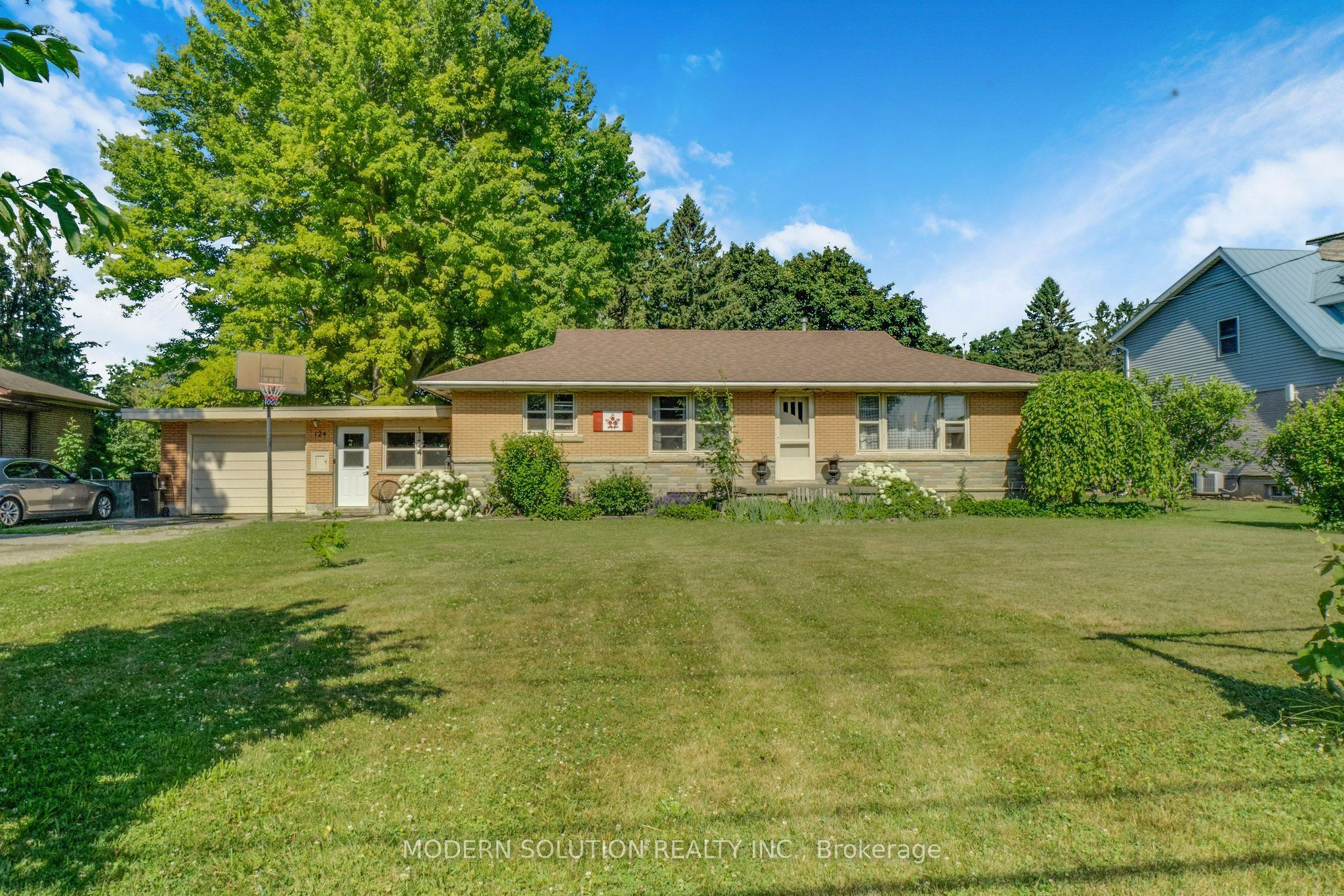 124 Northside Drive Property Photo 2