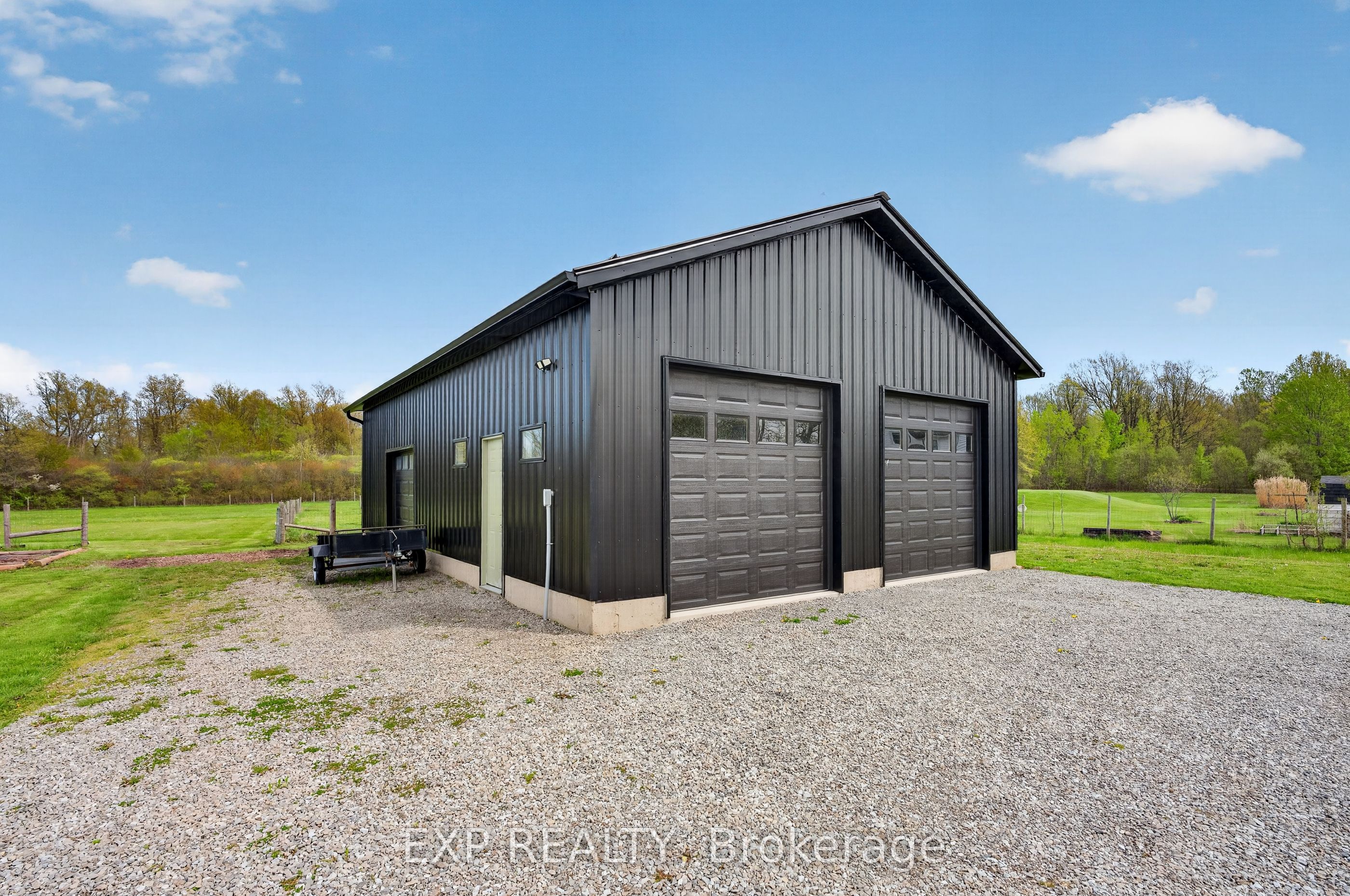2266 Pettit Road Property Photo 2