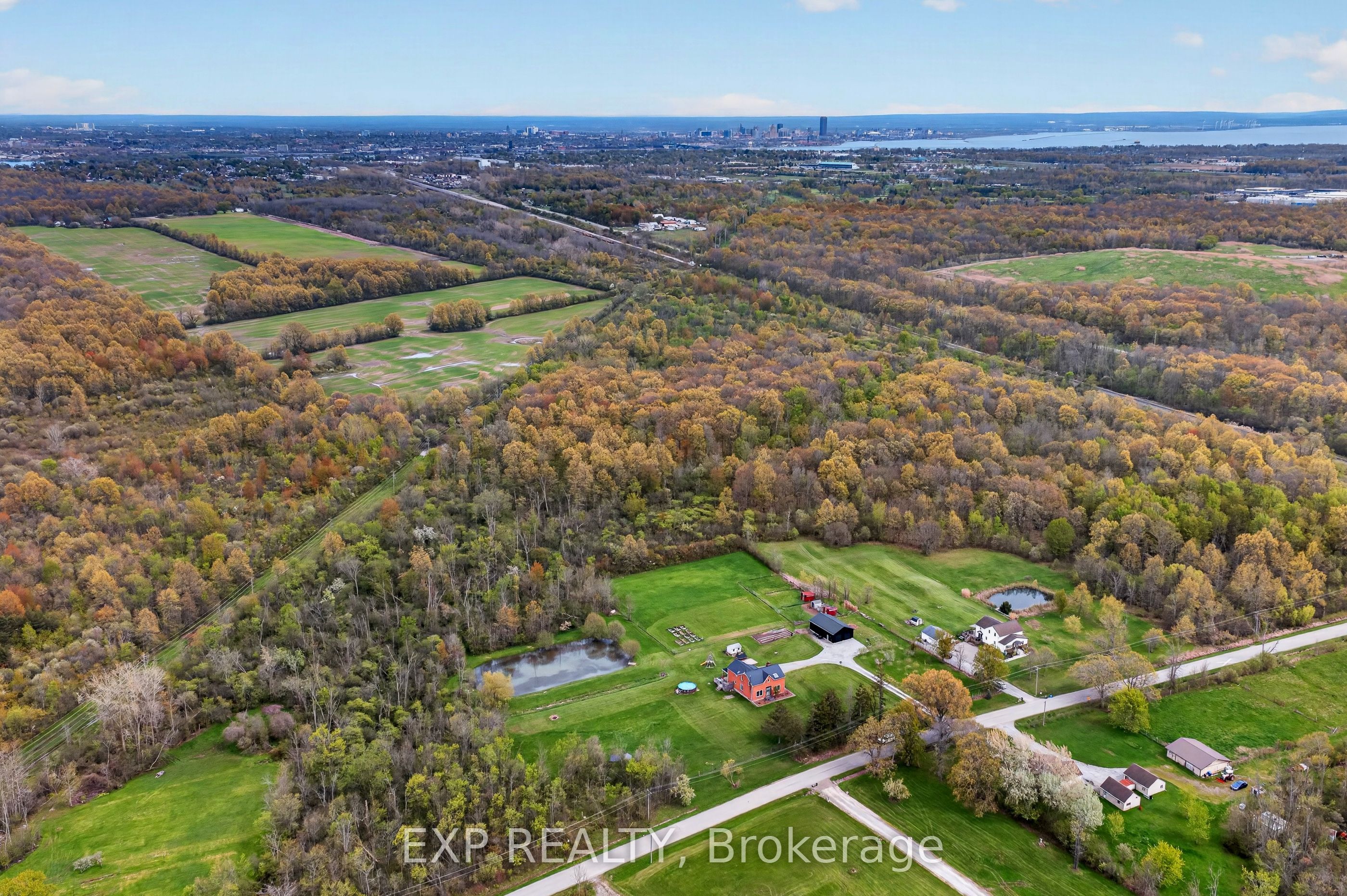 2266 Pettit Road Property Photo 4