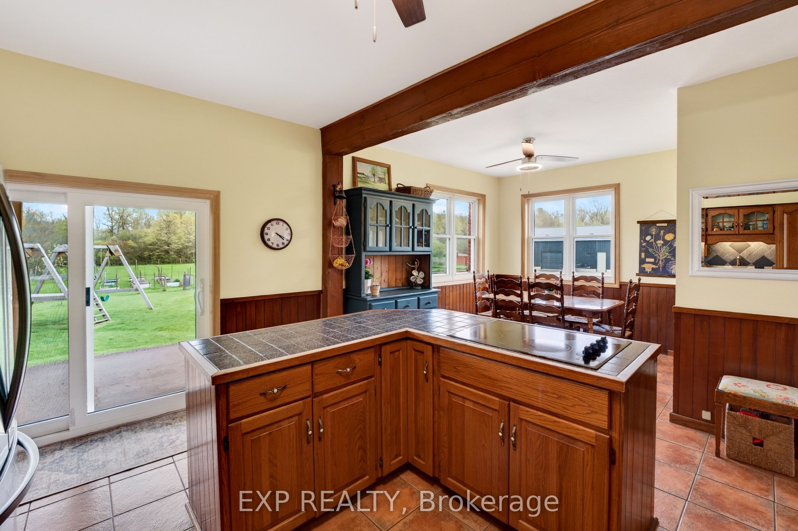 2266 Pettit Road Property Photo 19