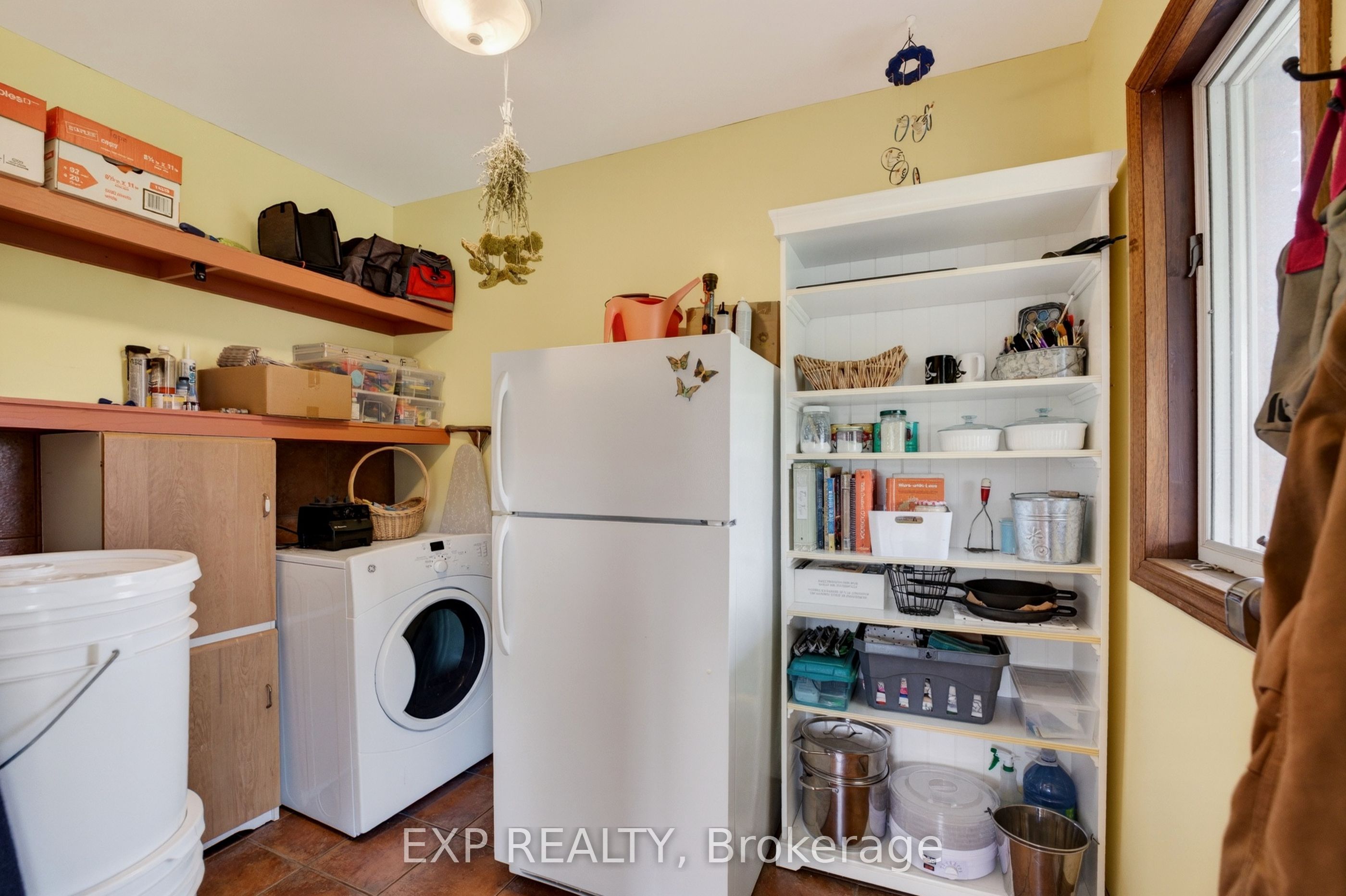 2266 Pettit Road Property Photo 22