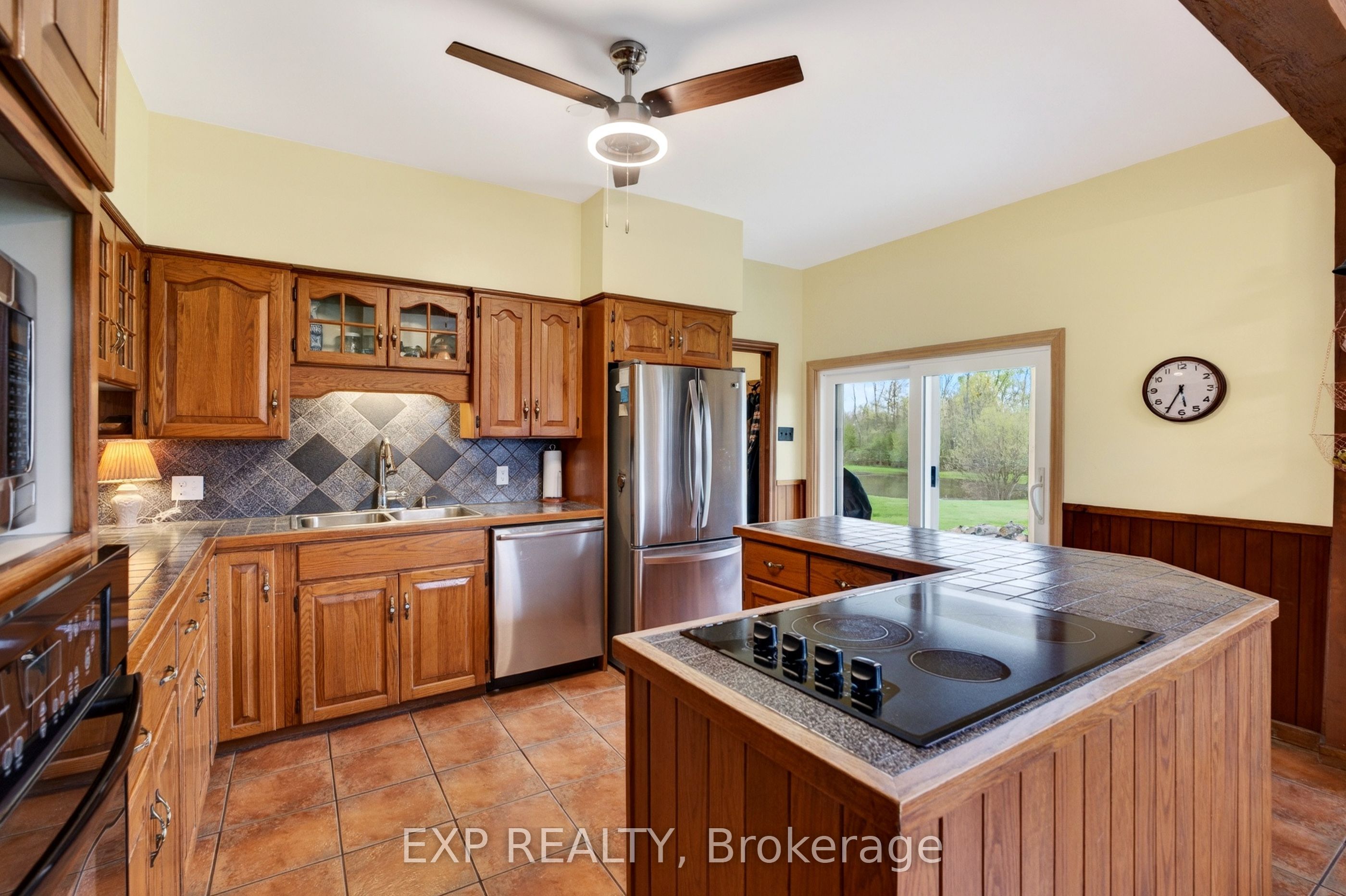 2266 Pettit Road Property Photo 23