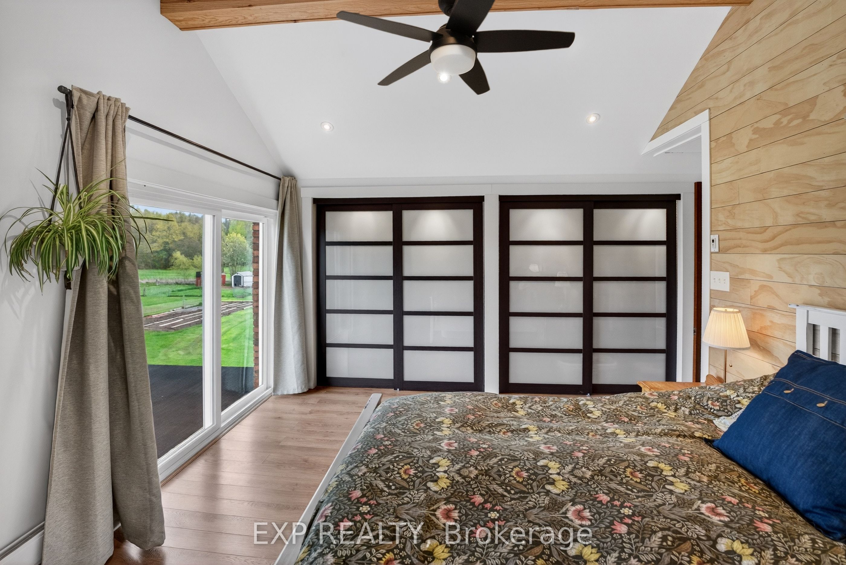 2266 Pettit Road Property Photo 27