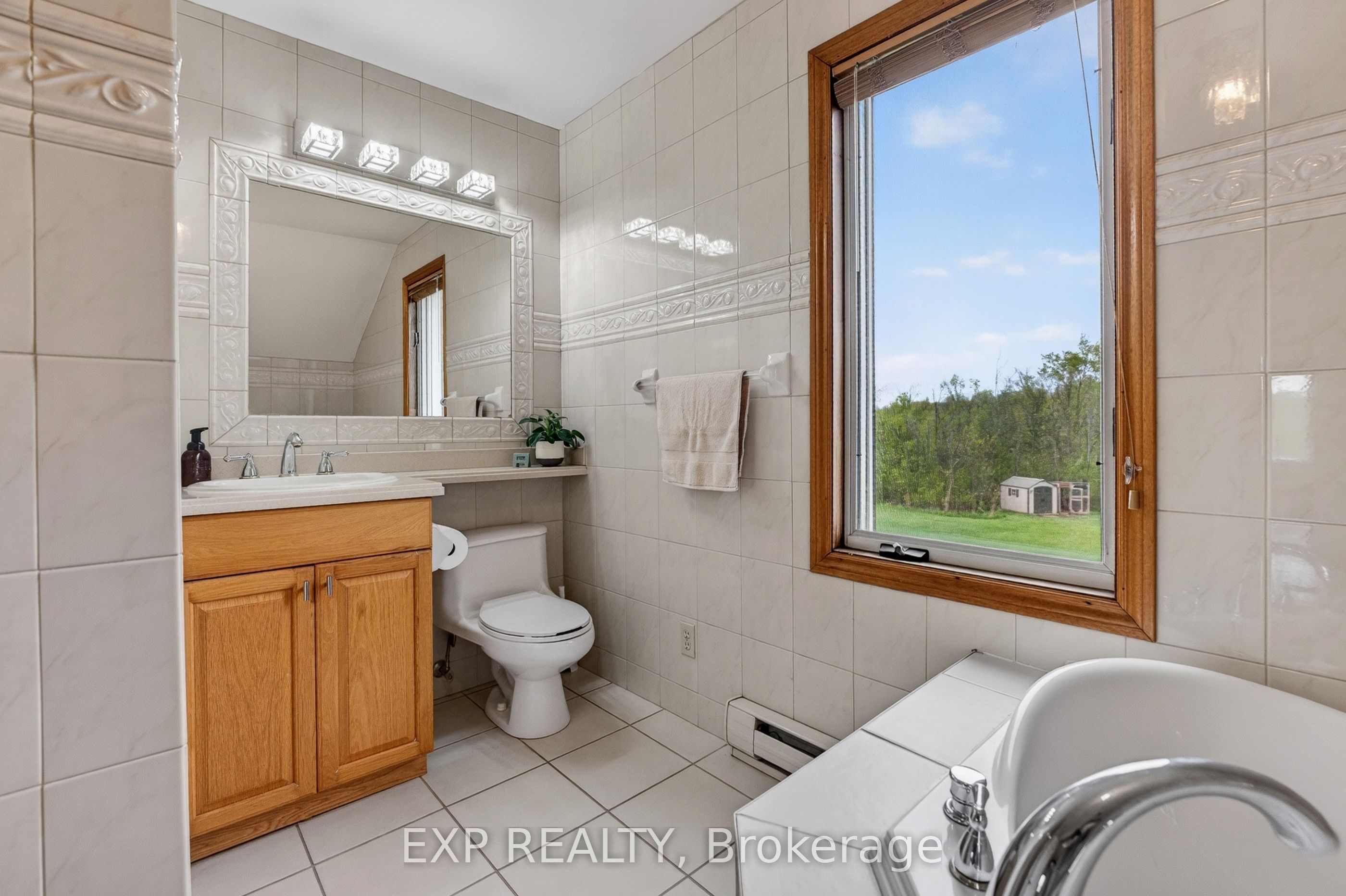 2266 Pettit Road Property Photo 29