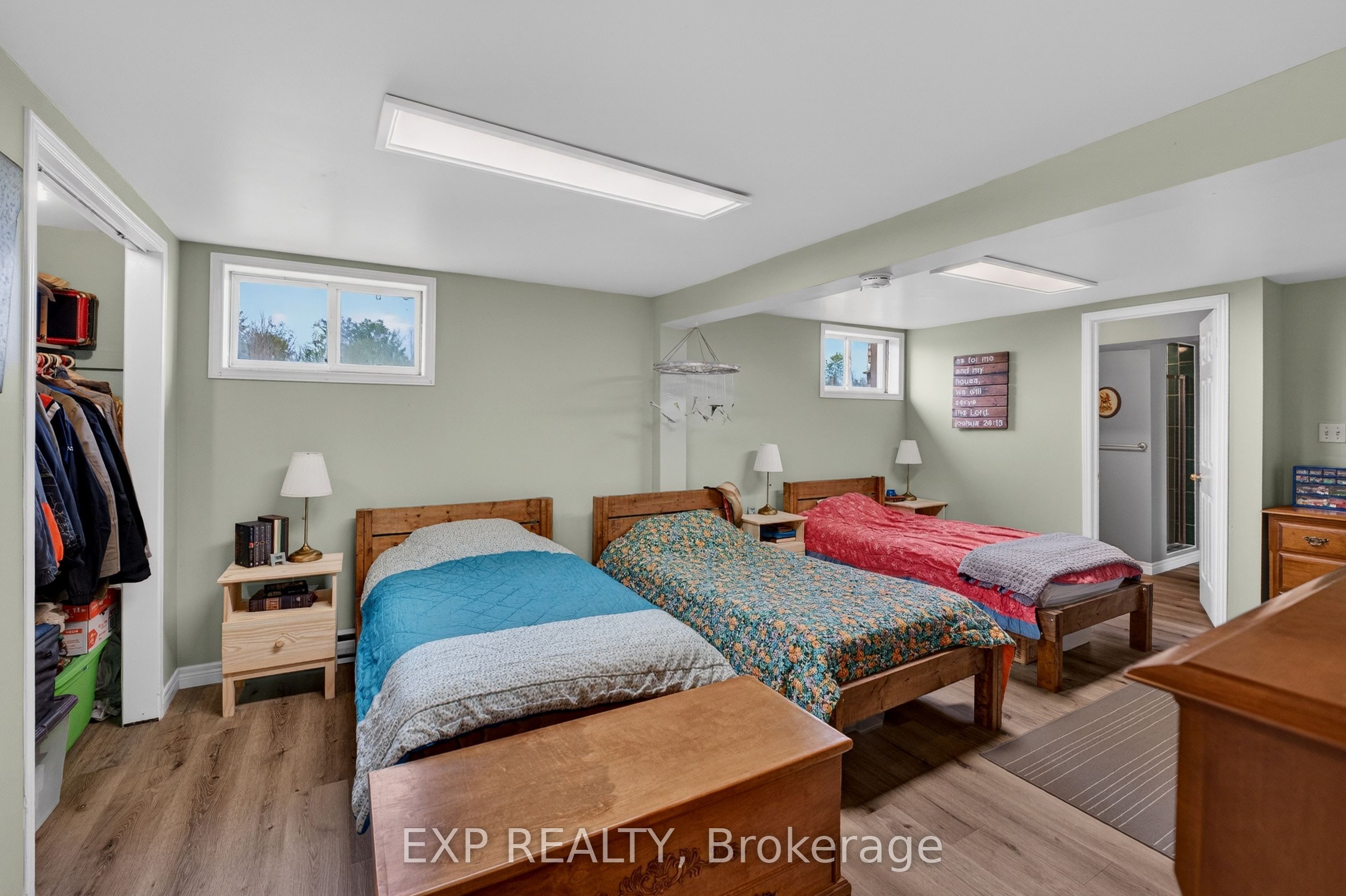2266 Pettit Road Property Photo 35