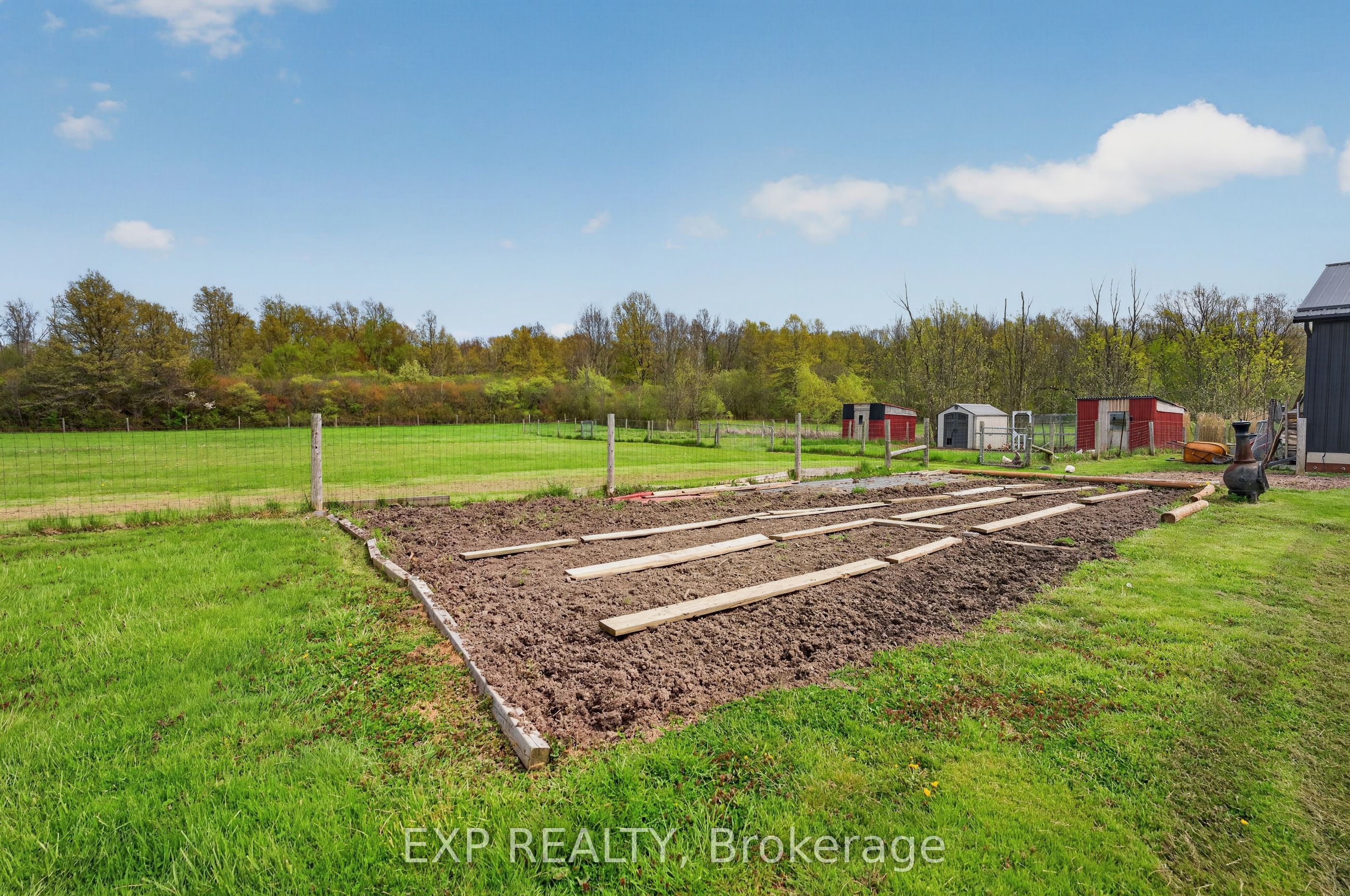 2266 Pettit Road Property Photo 41