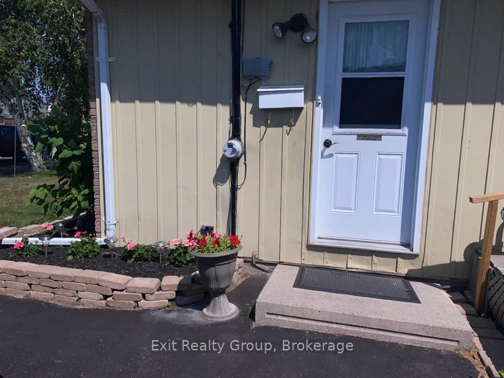 83 Centre Street Property Photo 4