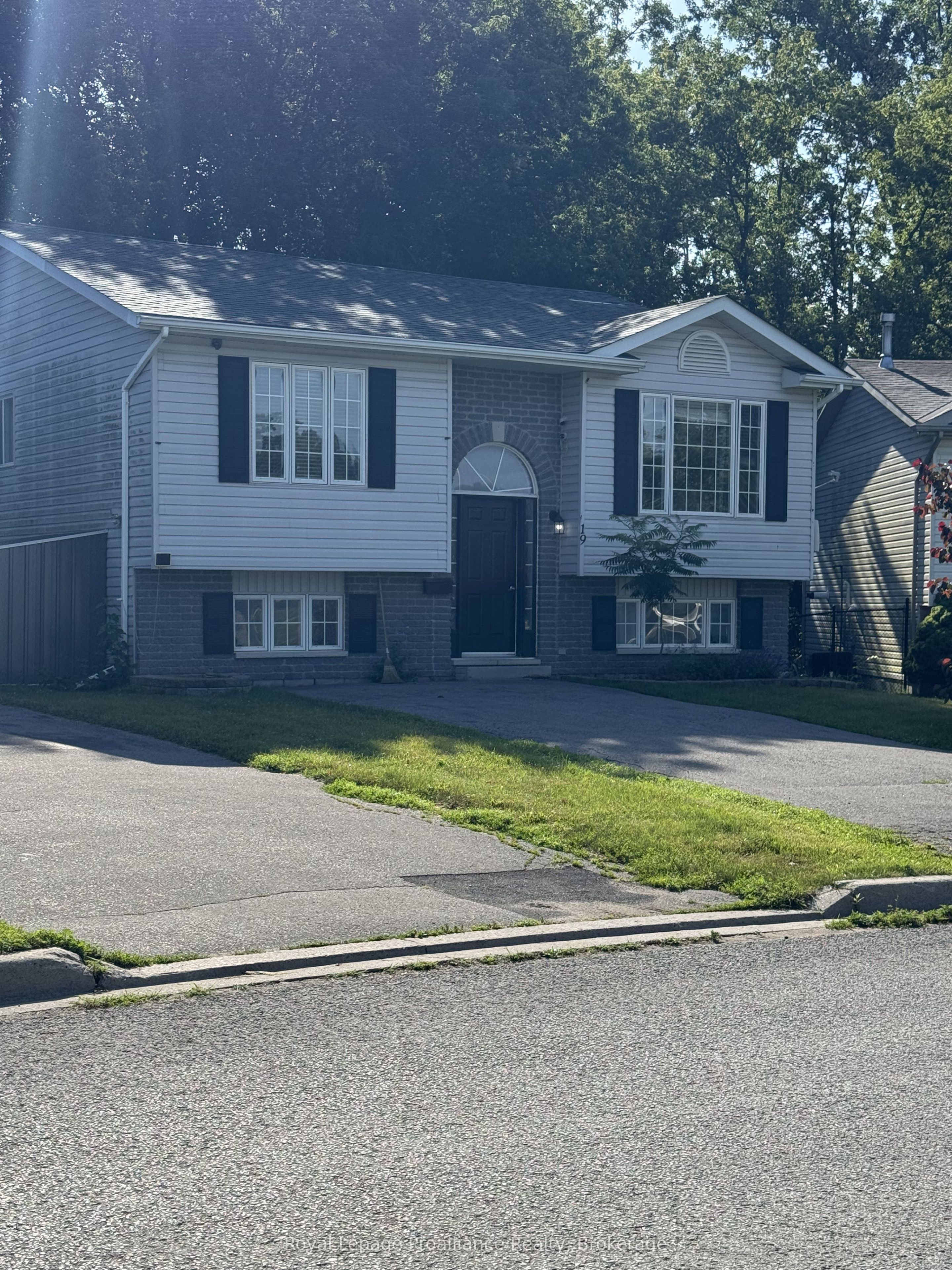 19 Briardale Boulevard Property Photo 1