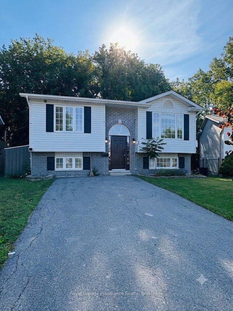 19 Briardale Boulevard Property Photo 2