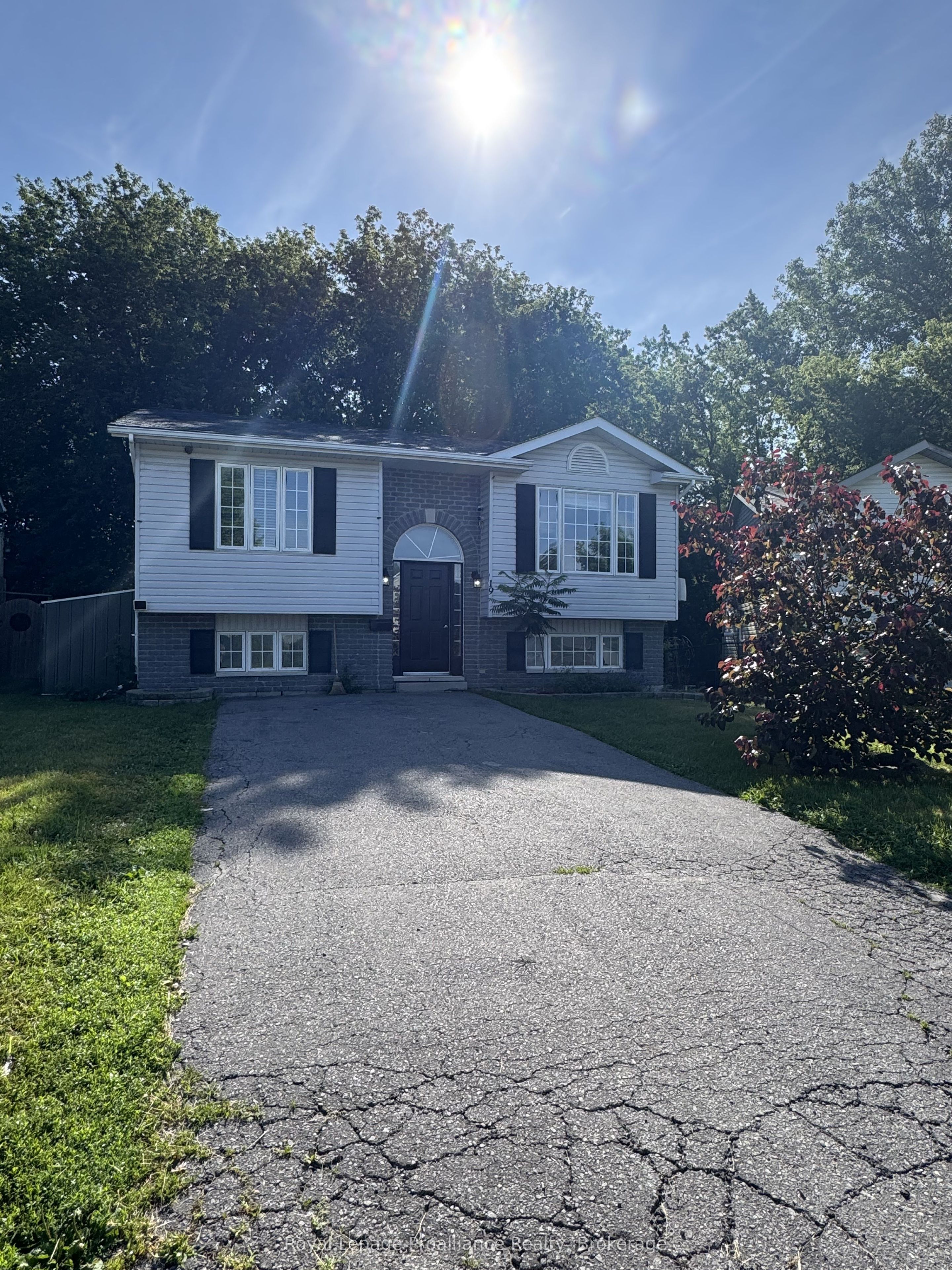 19 Briardale Boulevard Property Photo 35