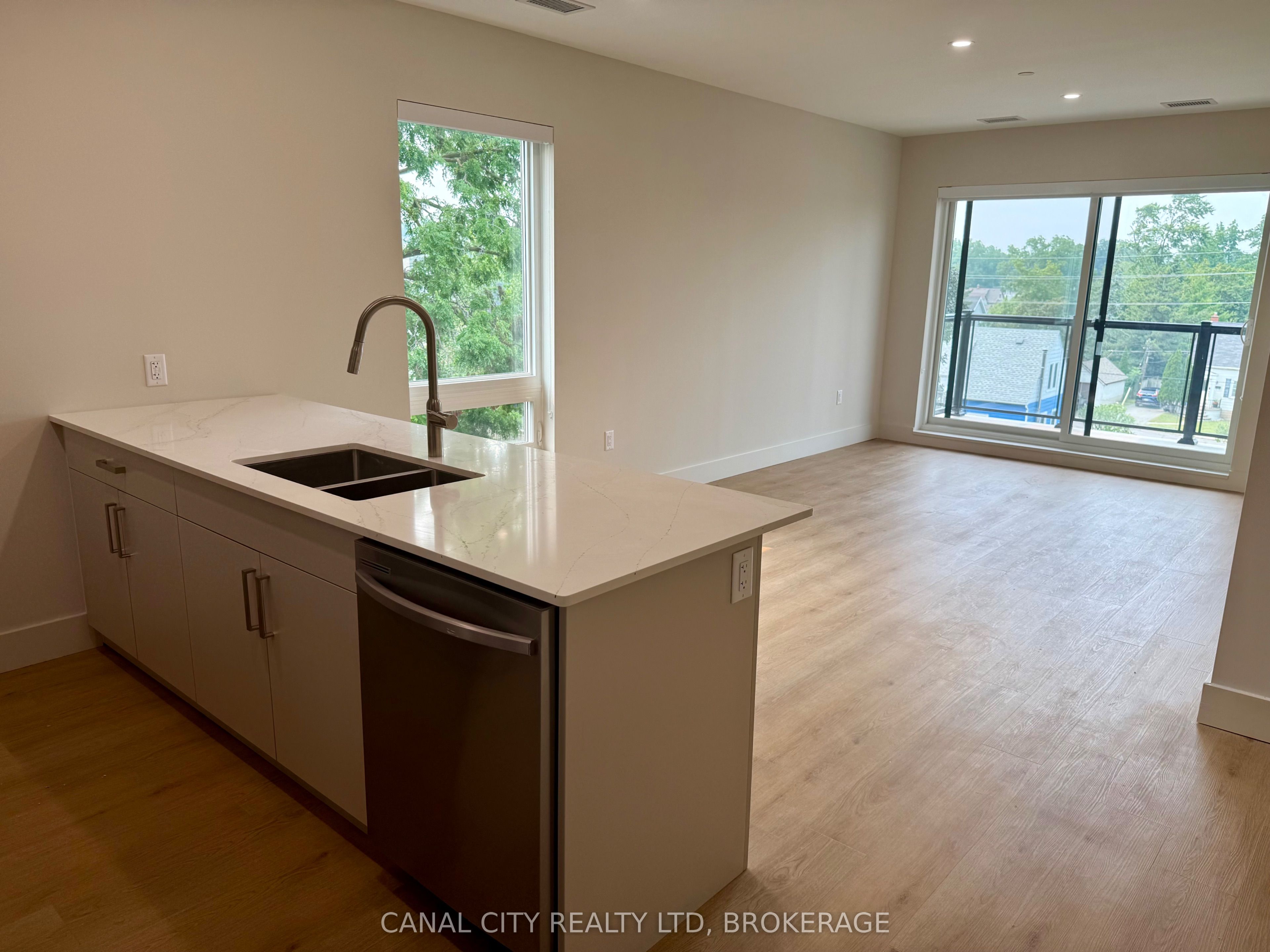 8 Hutt Lane 407 Property Photo 5