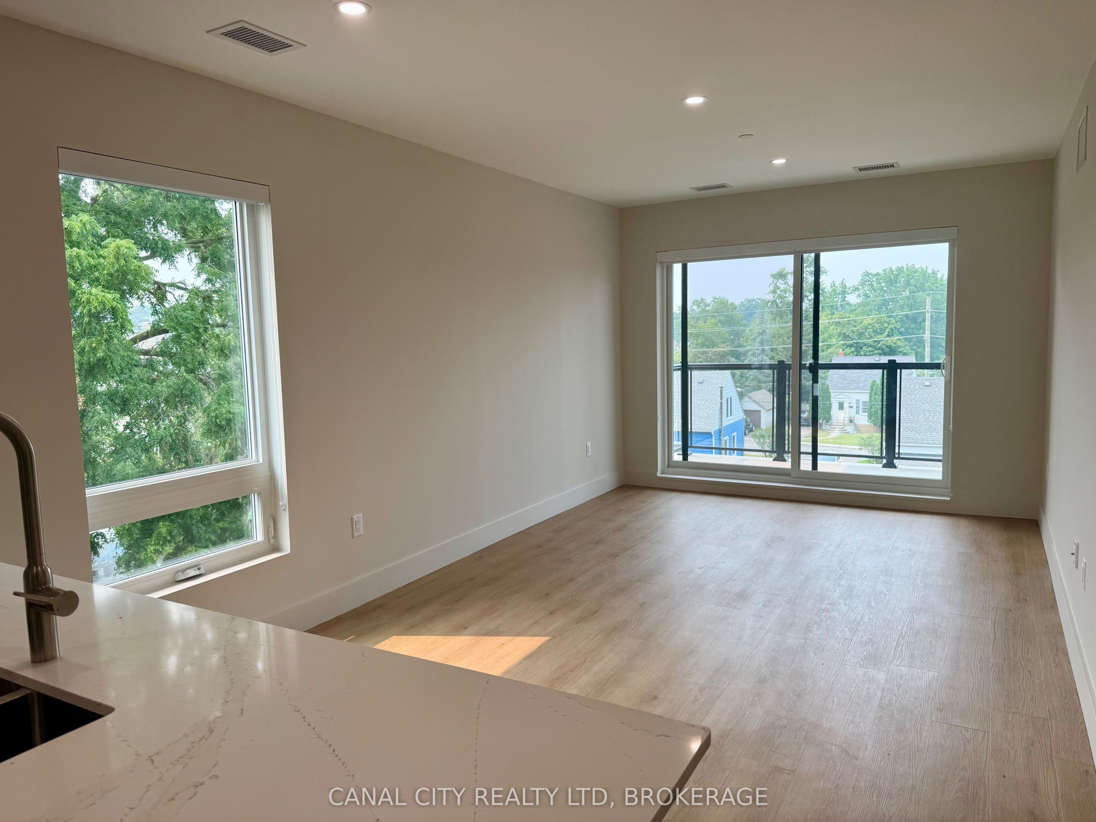8 Hutt Lane 407 Property Photo 6