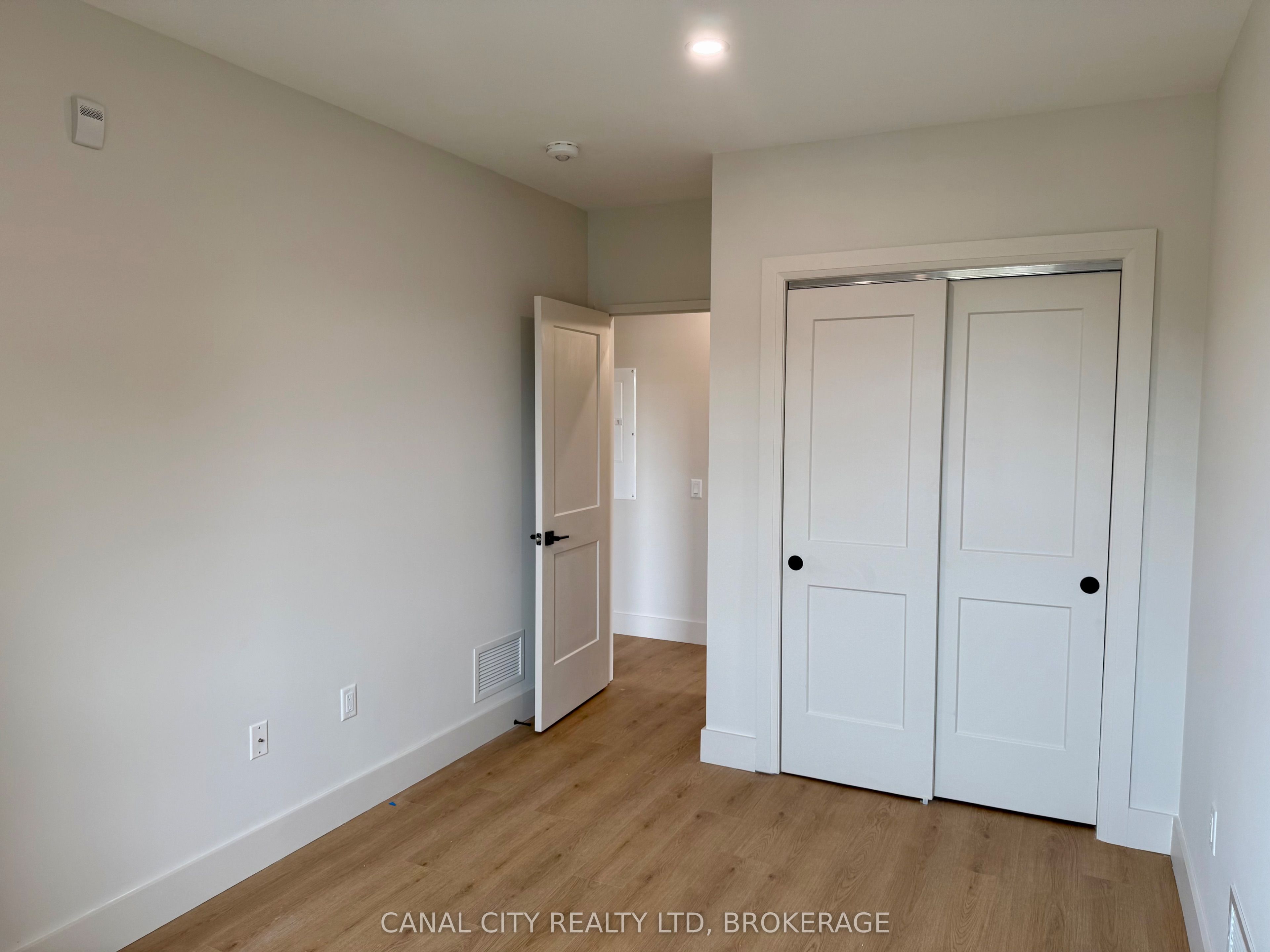 8 Hutt Lane 407 Property Photo 7