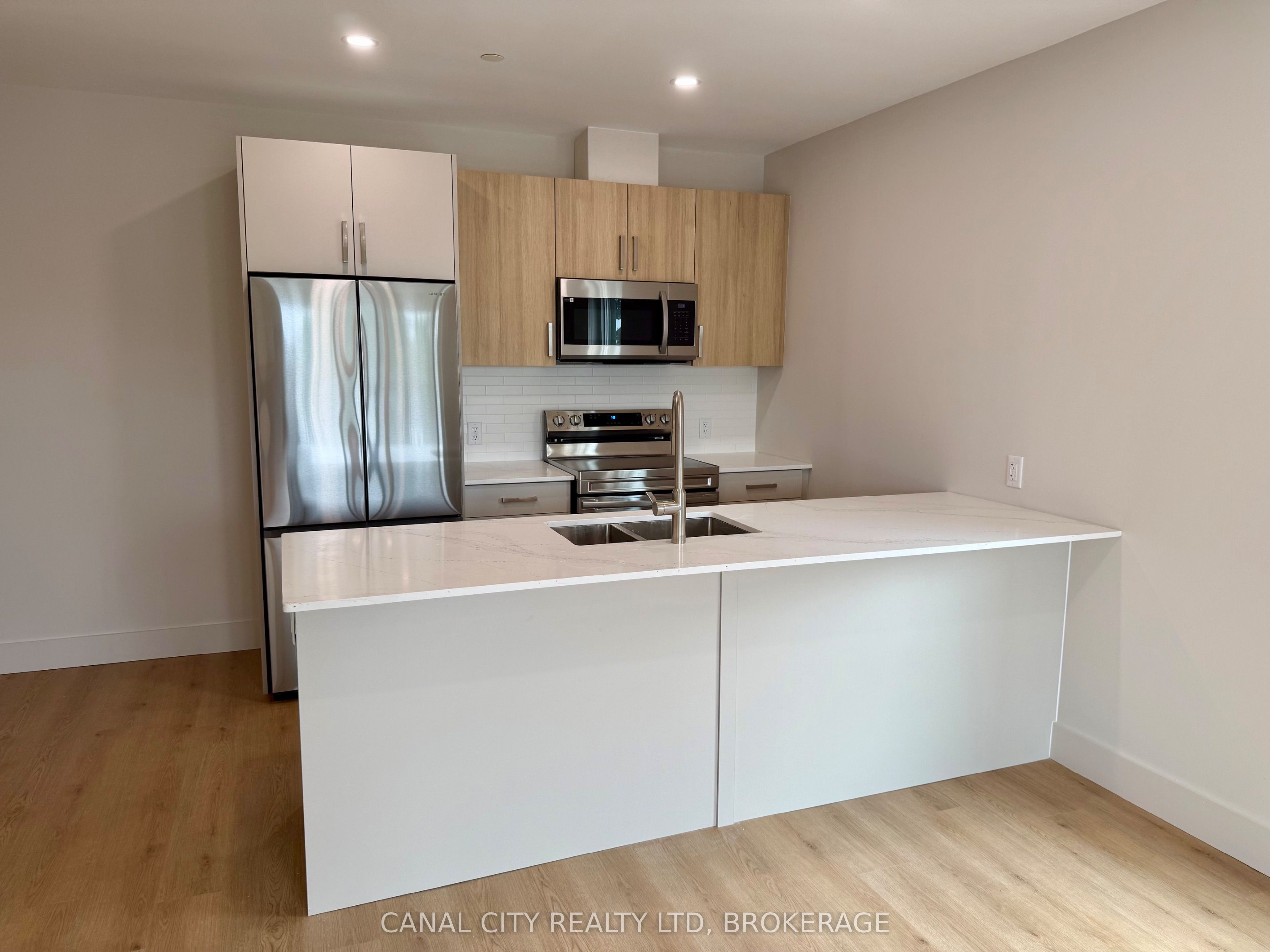 8 Hutt Lane 407 Property Photo 12