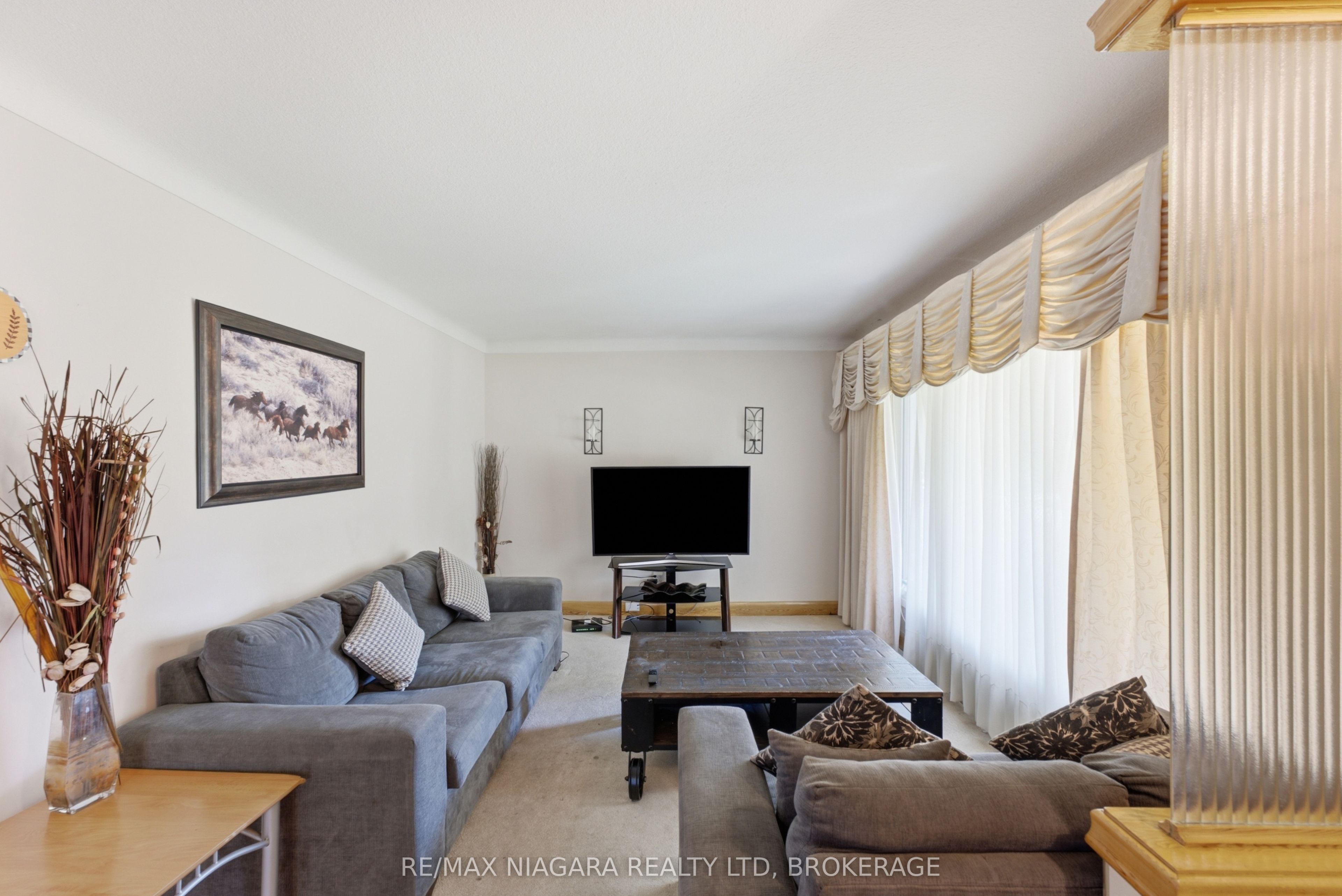 6479 Brock Street Property Photo 6