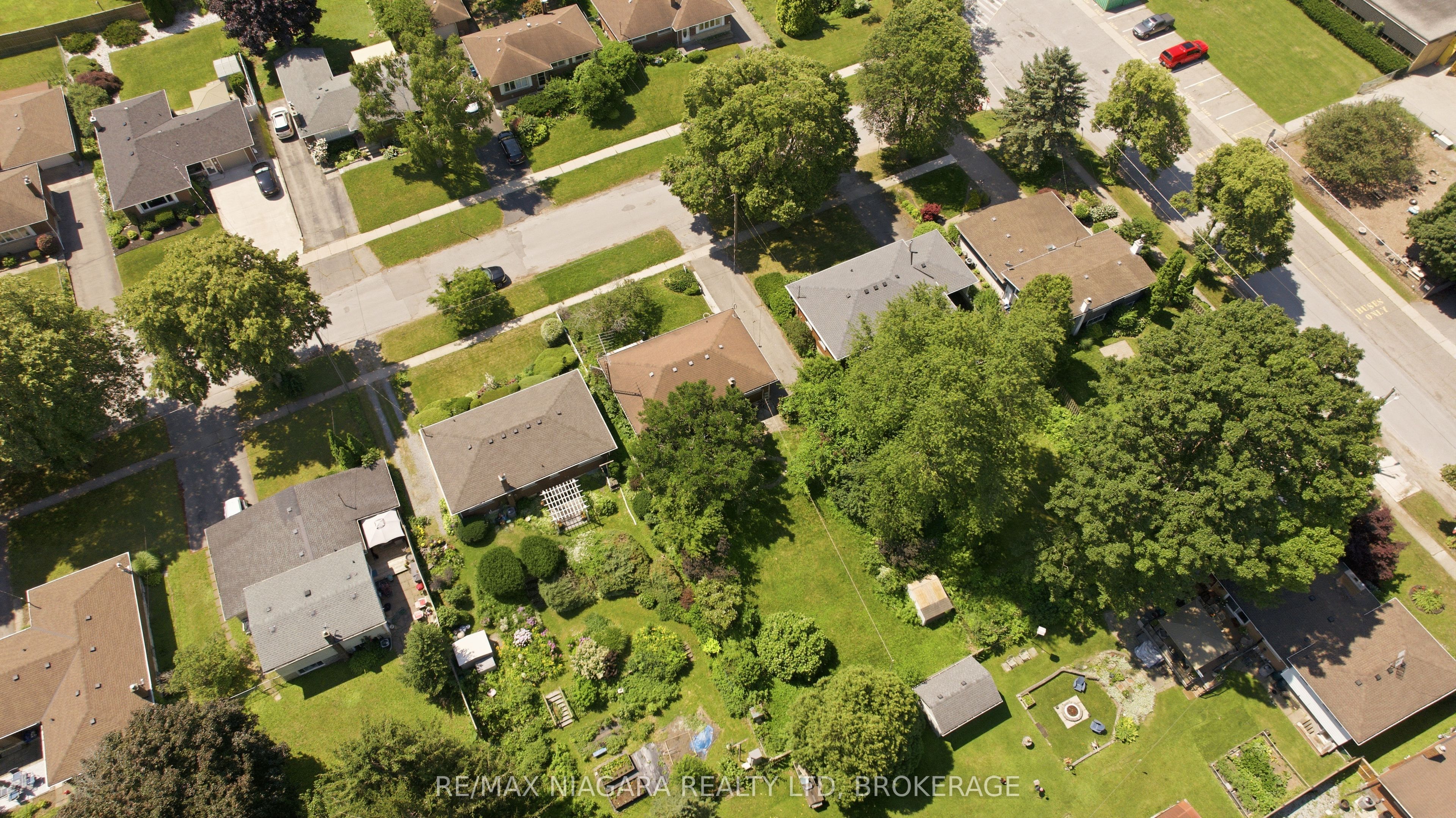 6479 Brock Street Property Photo 34