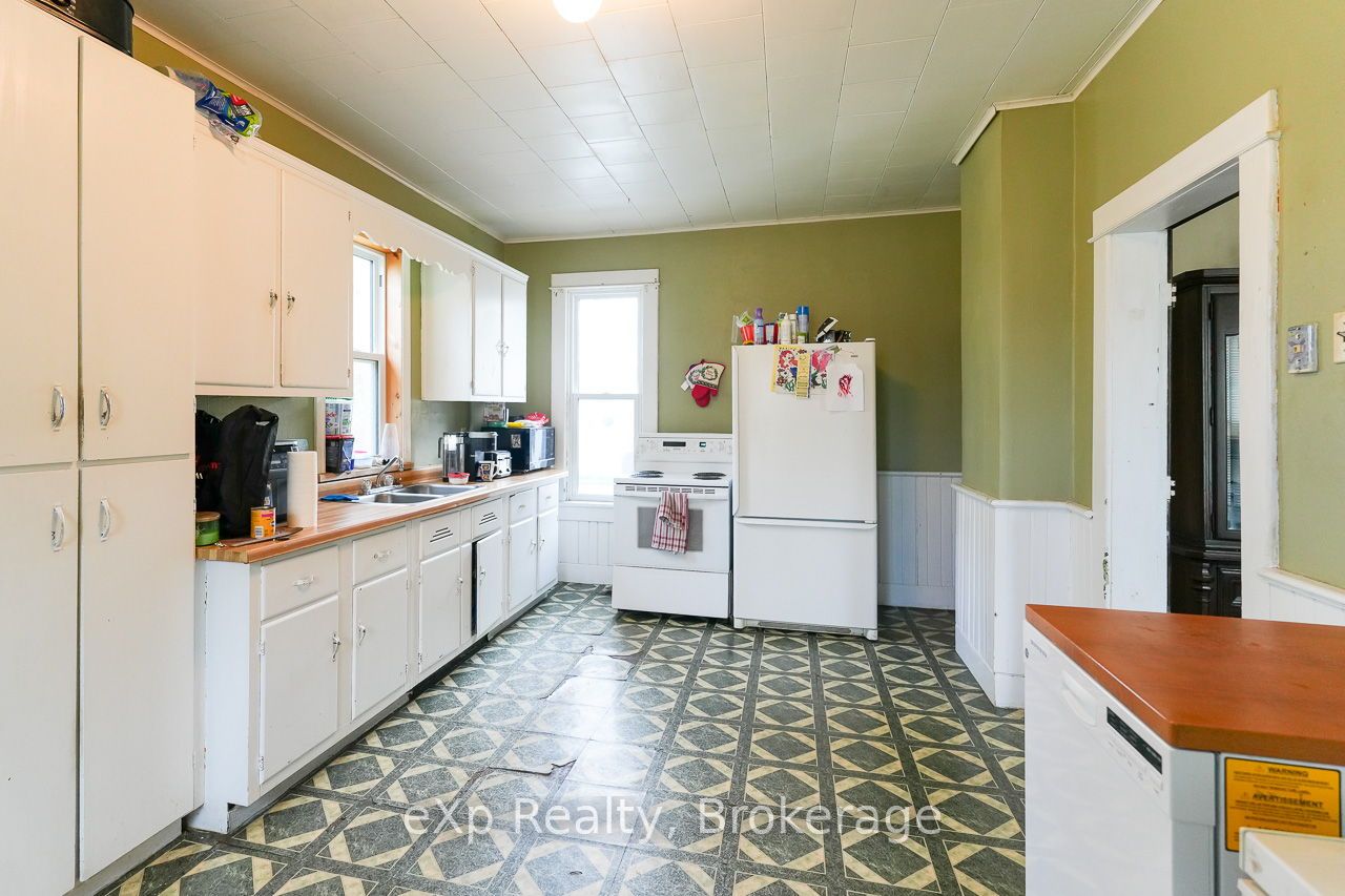 79 Albert Street S Property Photo 12