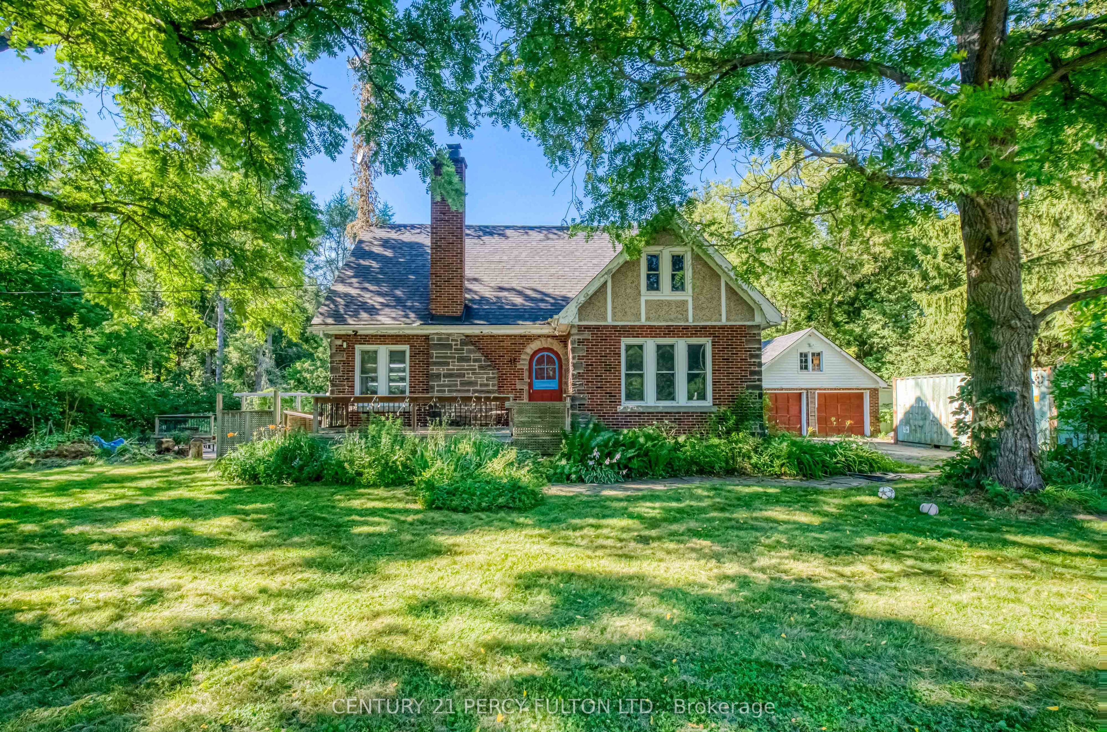 1853 Governors Road Property Photo 1