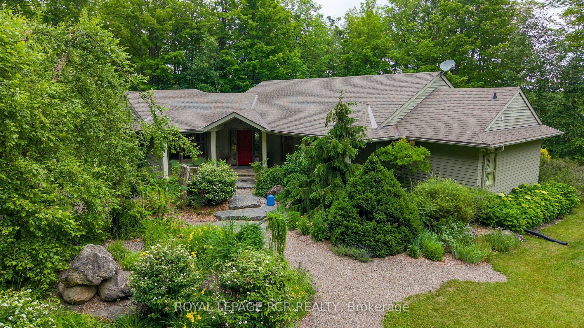 626280 15th Side Road Property Photo 1
