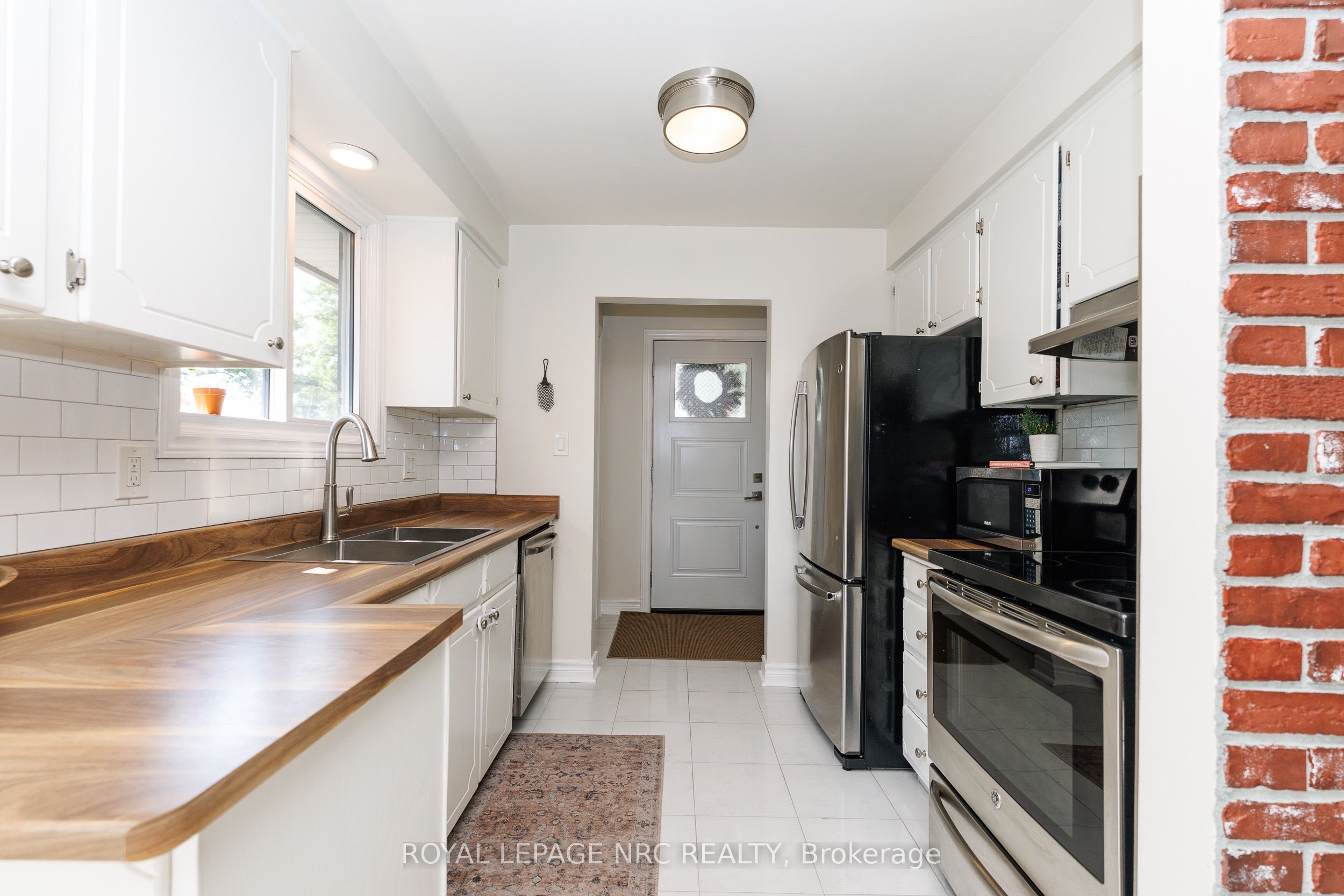 8025 Michael Street Property Photo 4