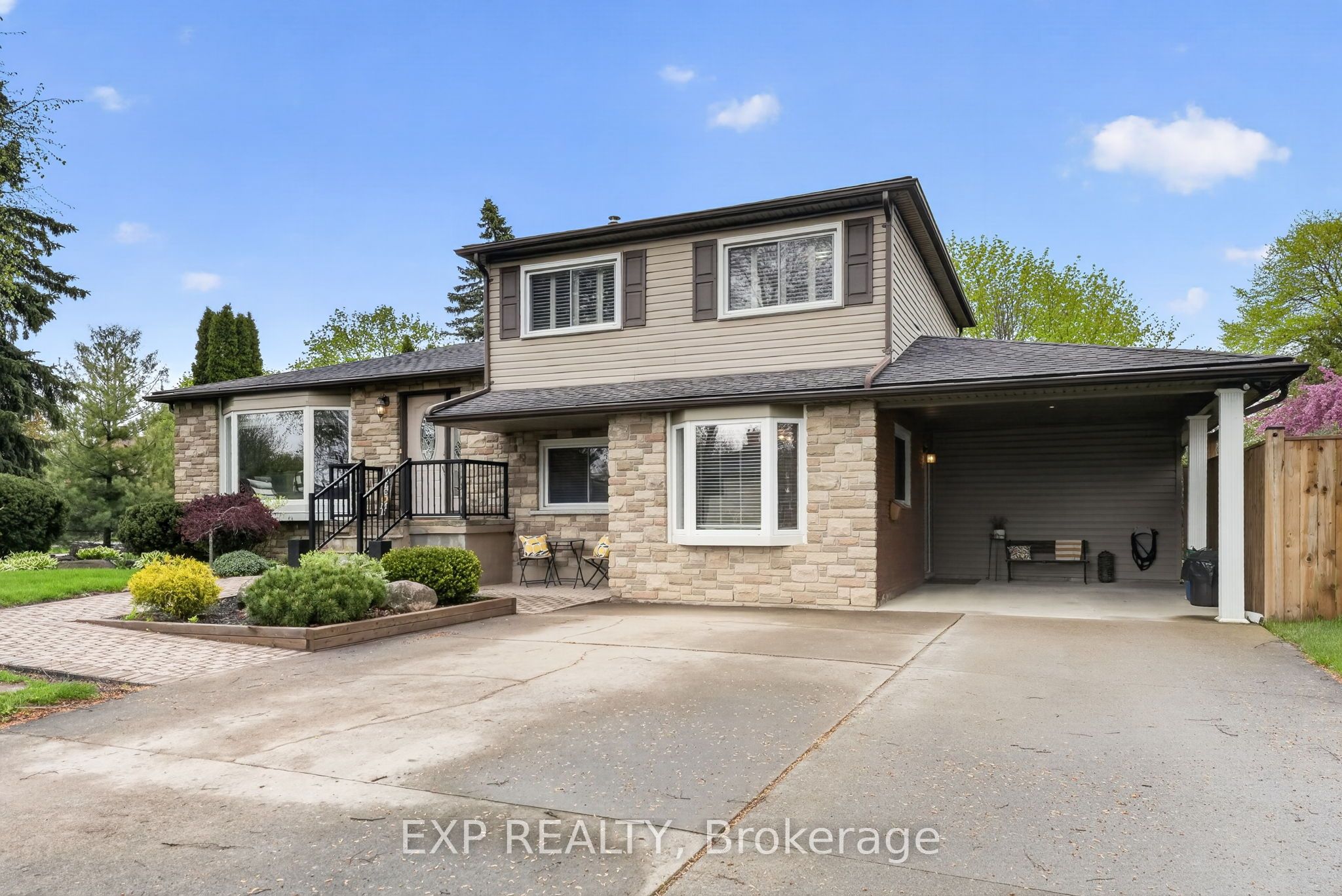 3510 Yale Crescent Property Photo 1
