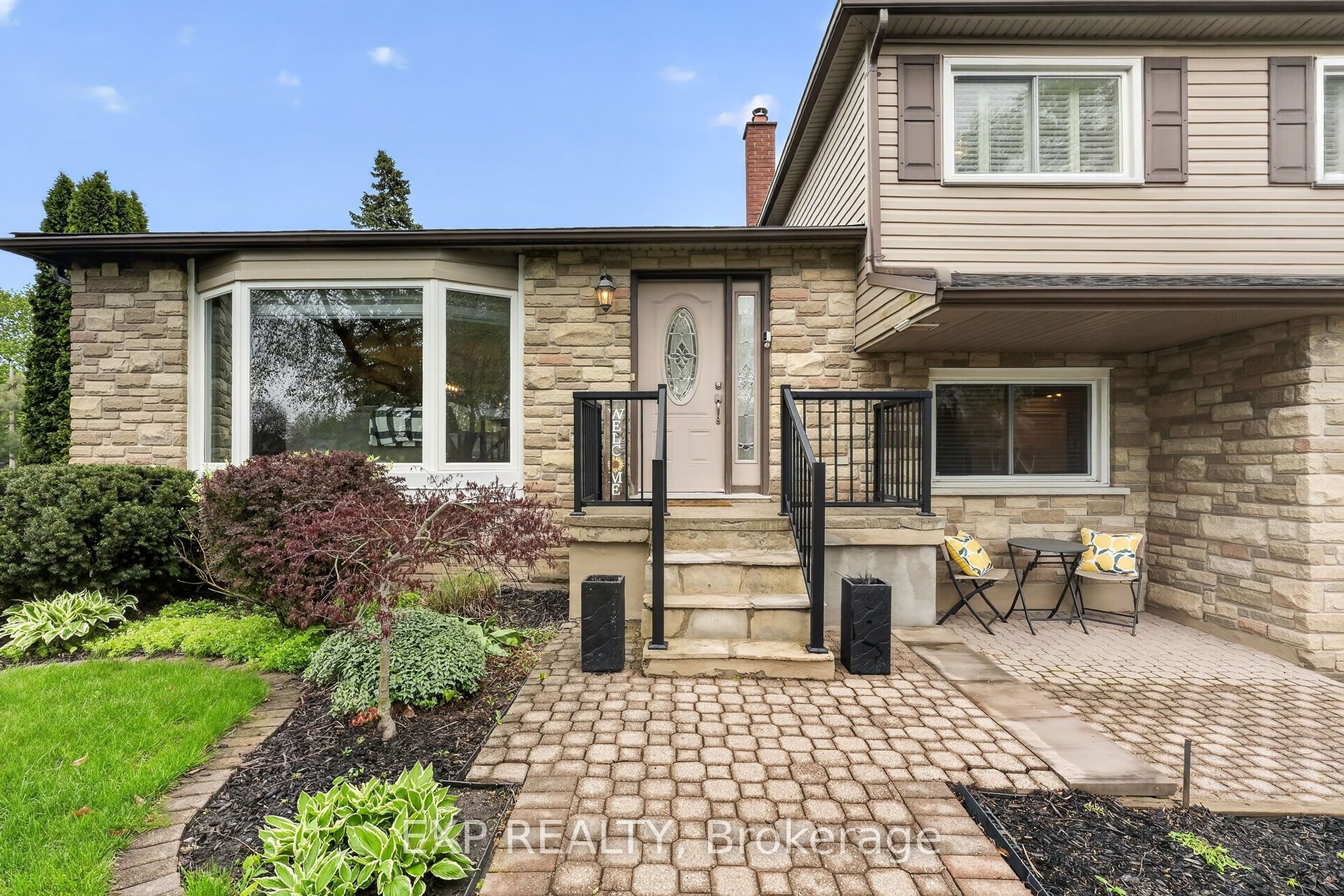 3510 Yale Crescent Property Photo 4
