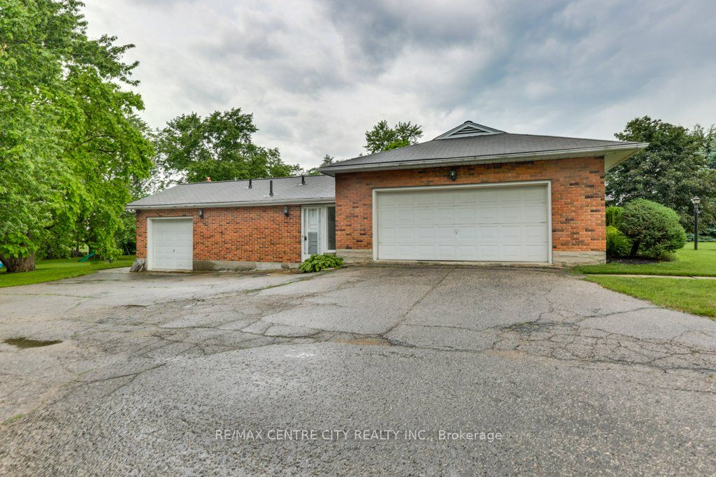 196873 19th Line Property Photo 8