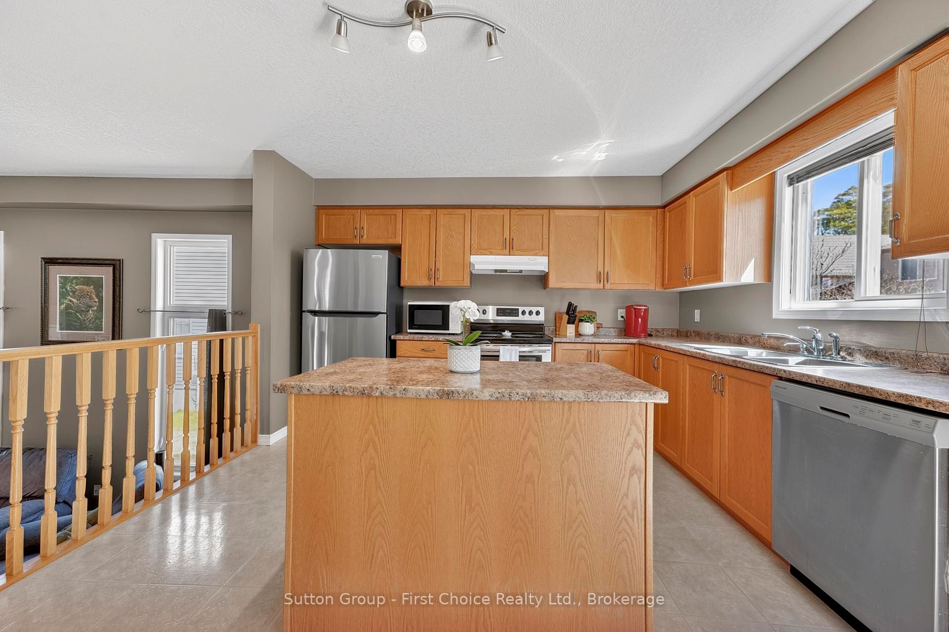670 Reid Crescent Property Photo 8
