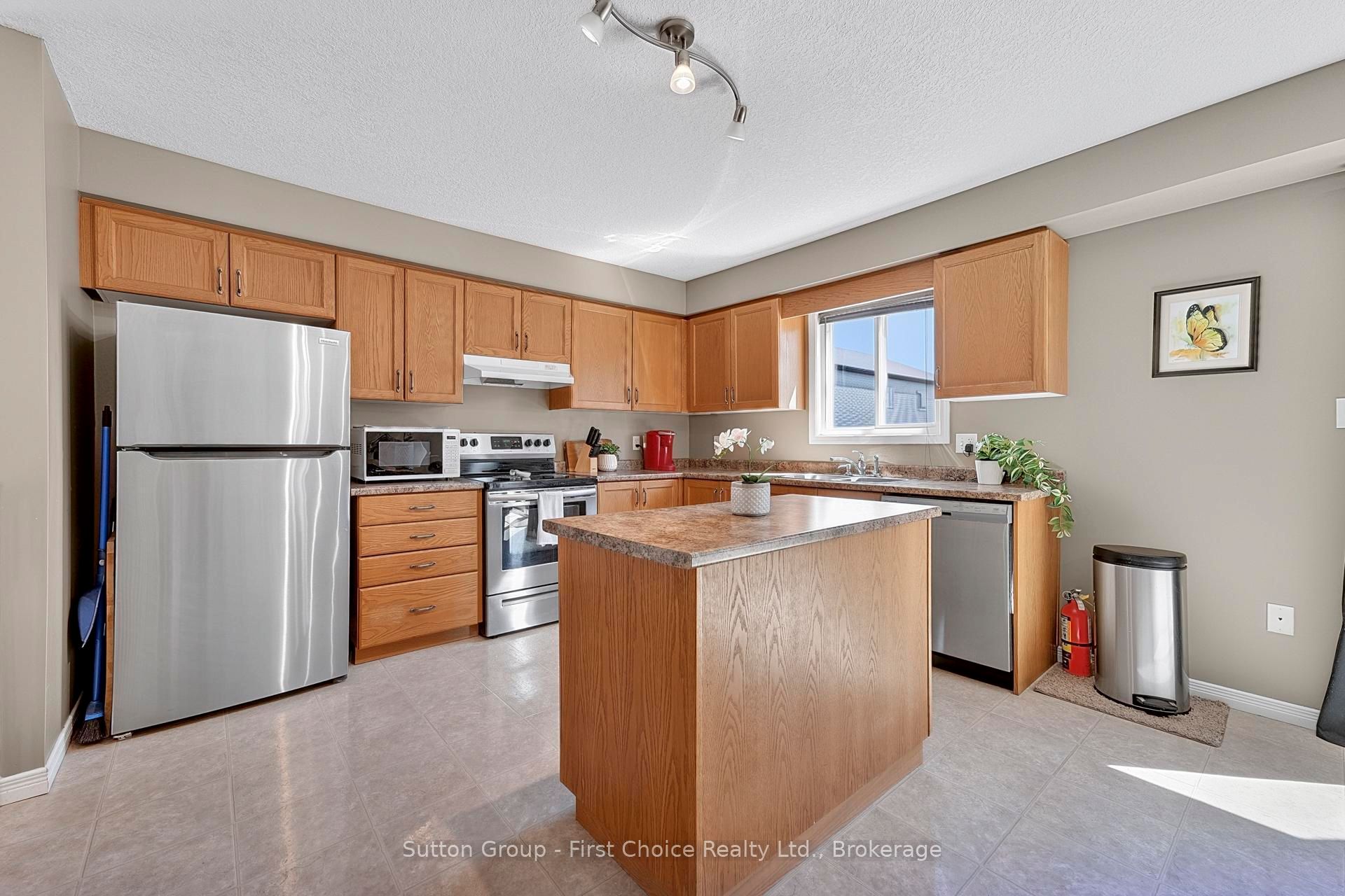 670 Reid Crescent Property Photo 13