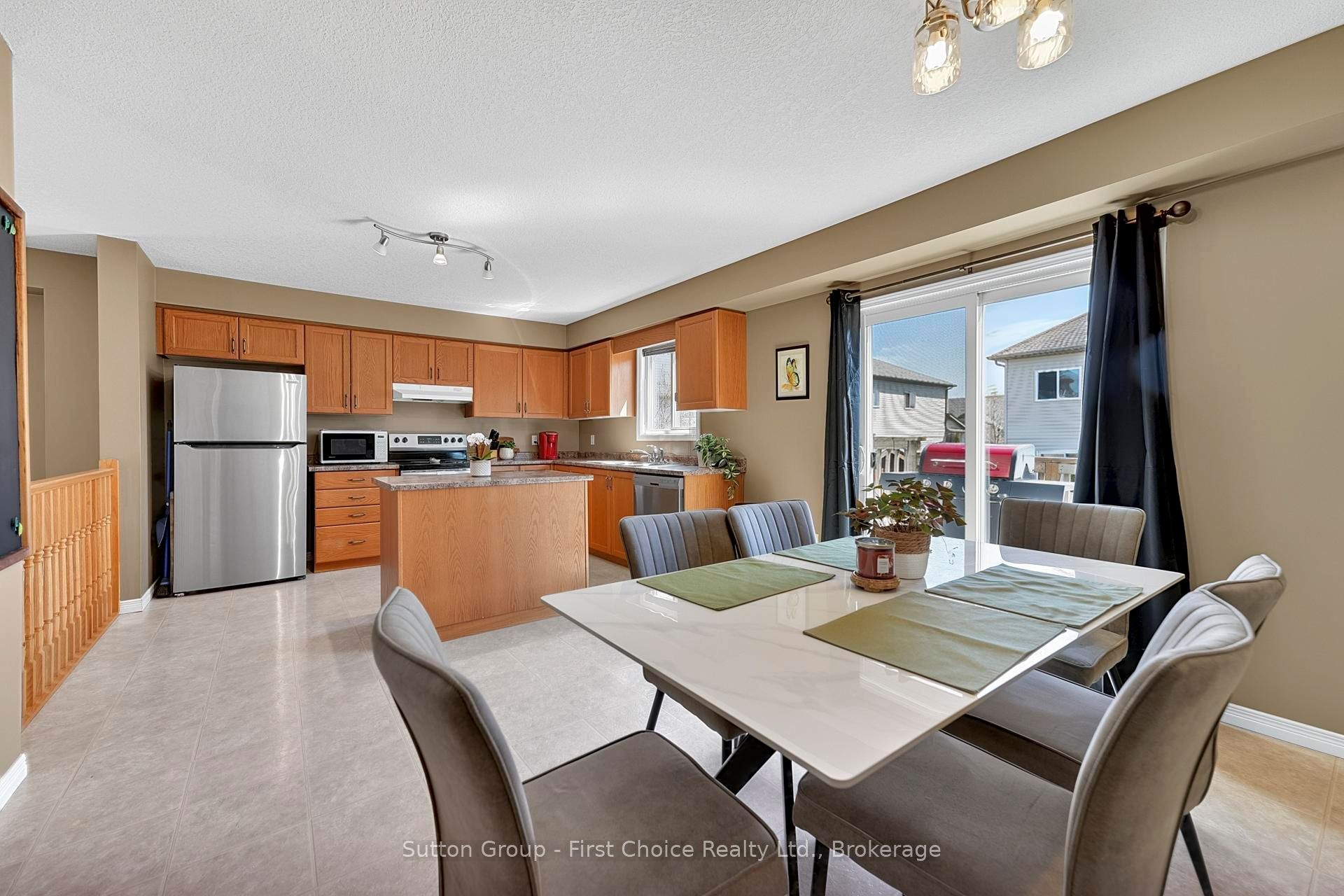 670 Reid Crescent Property Photo 15