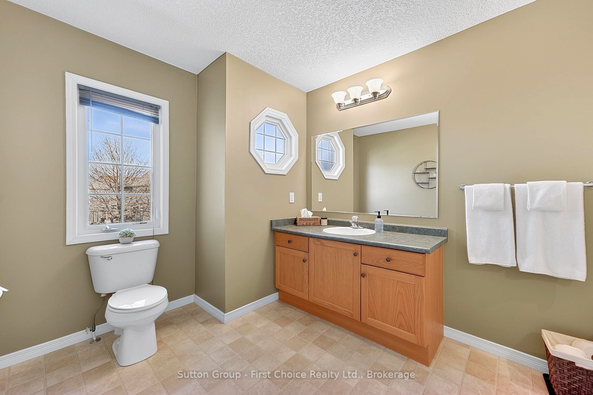 670 Reid Crescent Property Photo 19