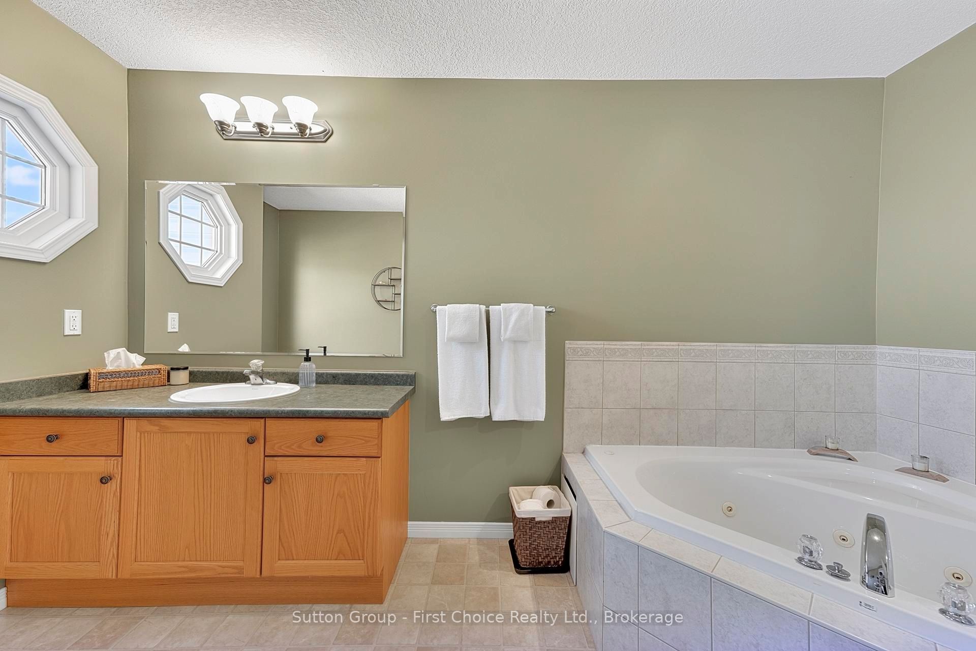 670 Reid Crescent Property Photo 20