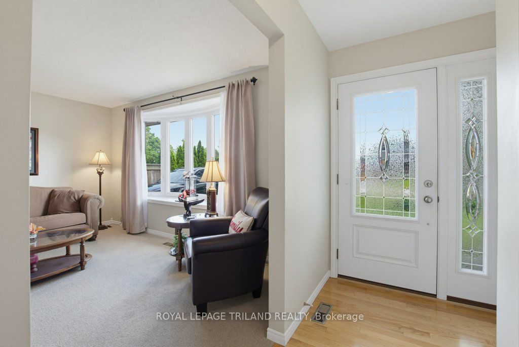 5 Warren Crescent Property Photo 2