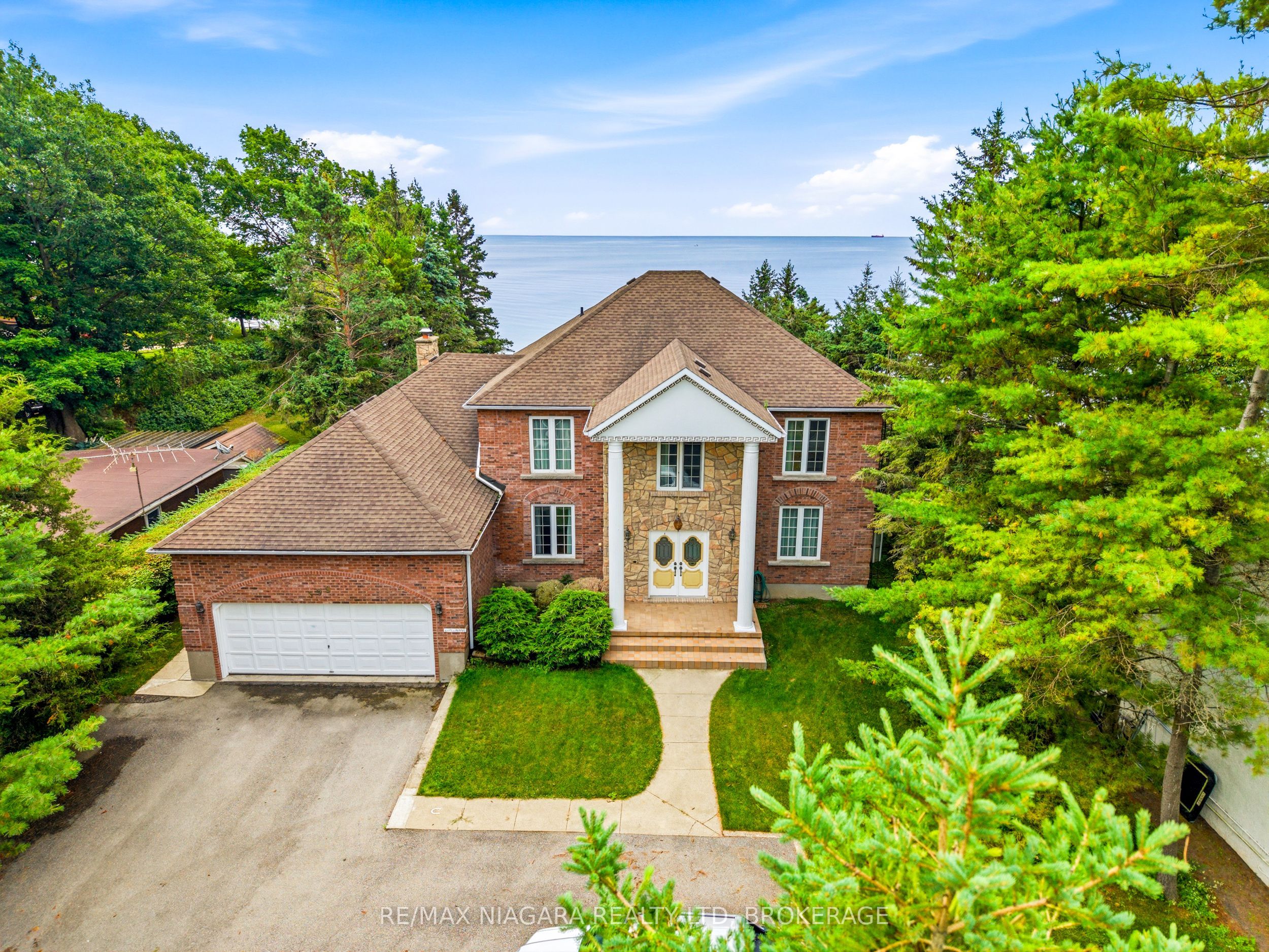 599 Lakeshore Road E Property Photo 1